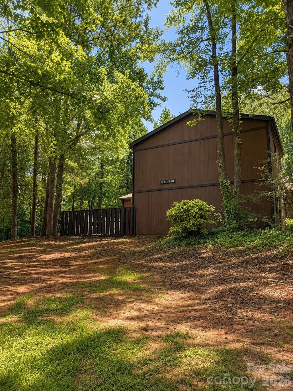 6101 honeysuckle Lane — Charlotte