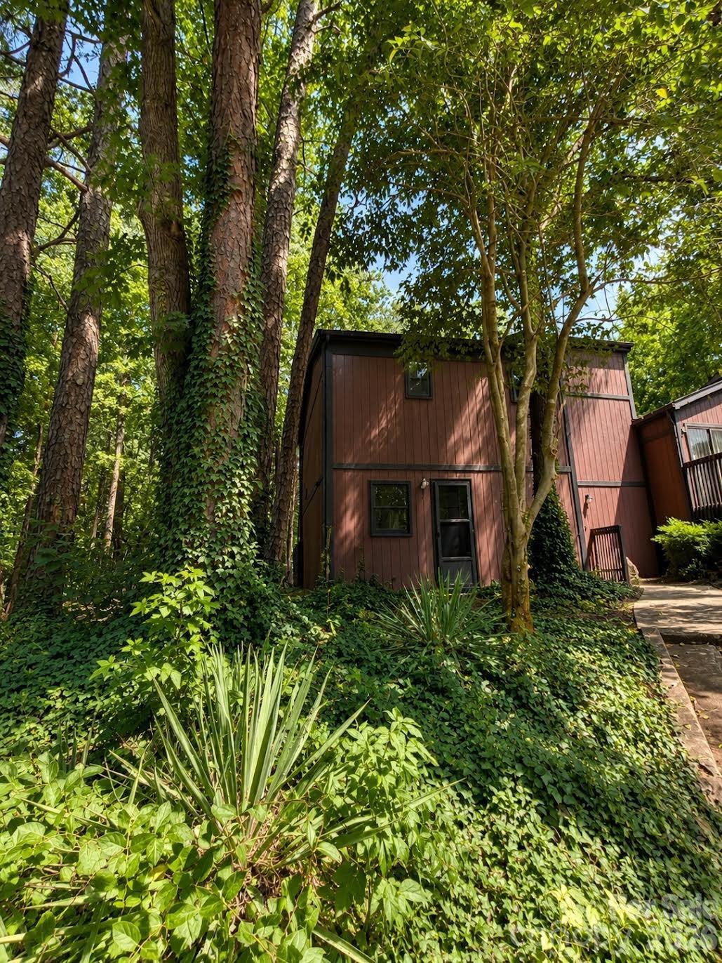 6101 honeysuckle Lane — Charlotte