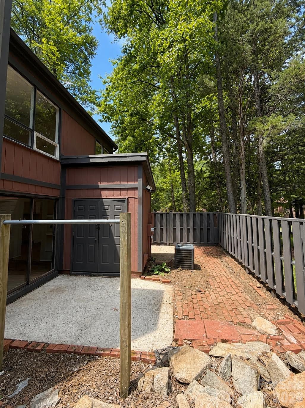 6101 honeysuckle Lane — Charlotte