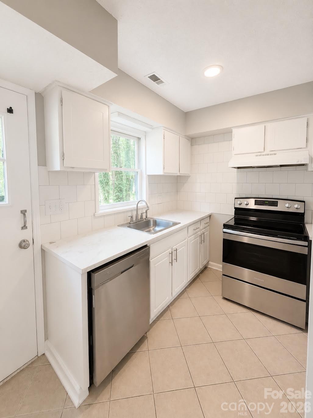 6101 honeysuckle Lane — Charlotte