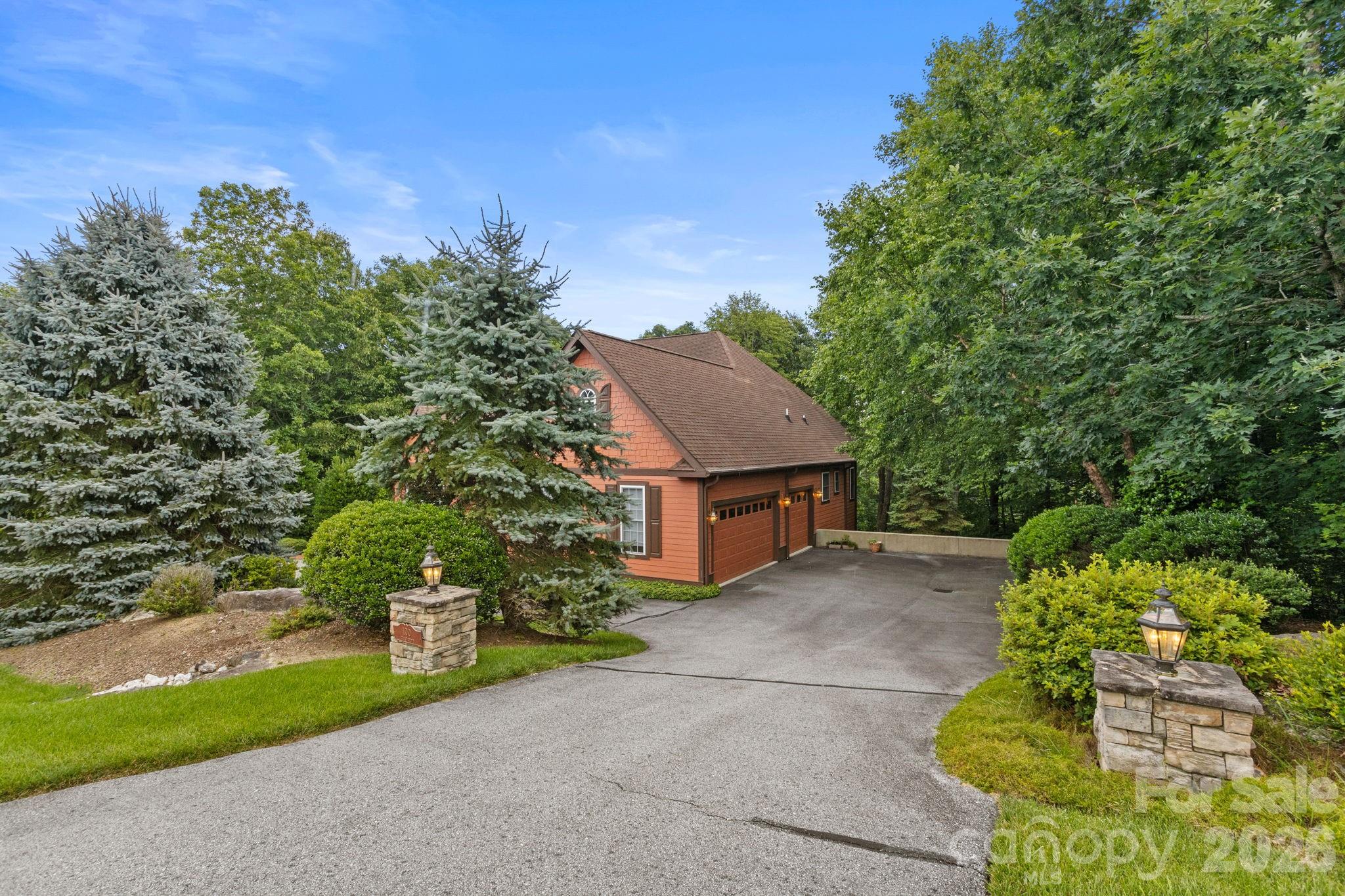 100 Crestgrove Drive — Flat Rock