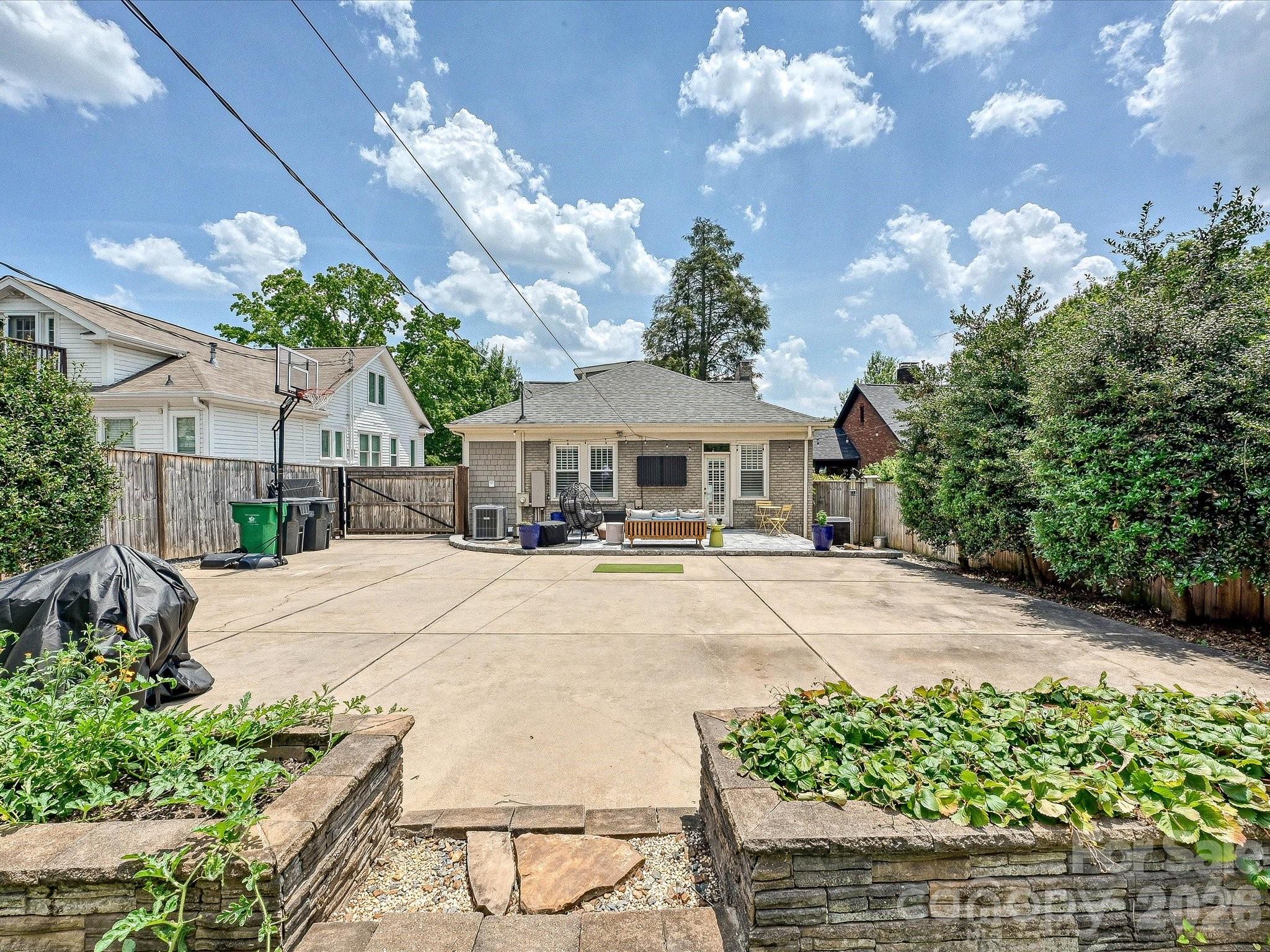 1822 Lombardy Circle — Charlotte