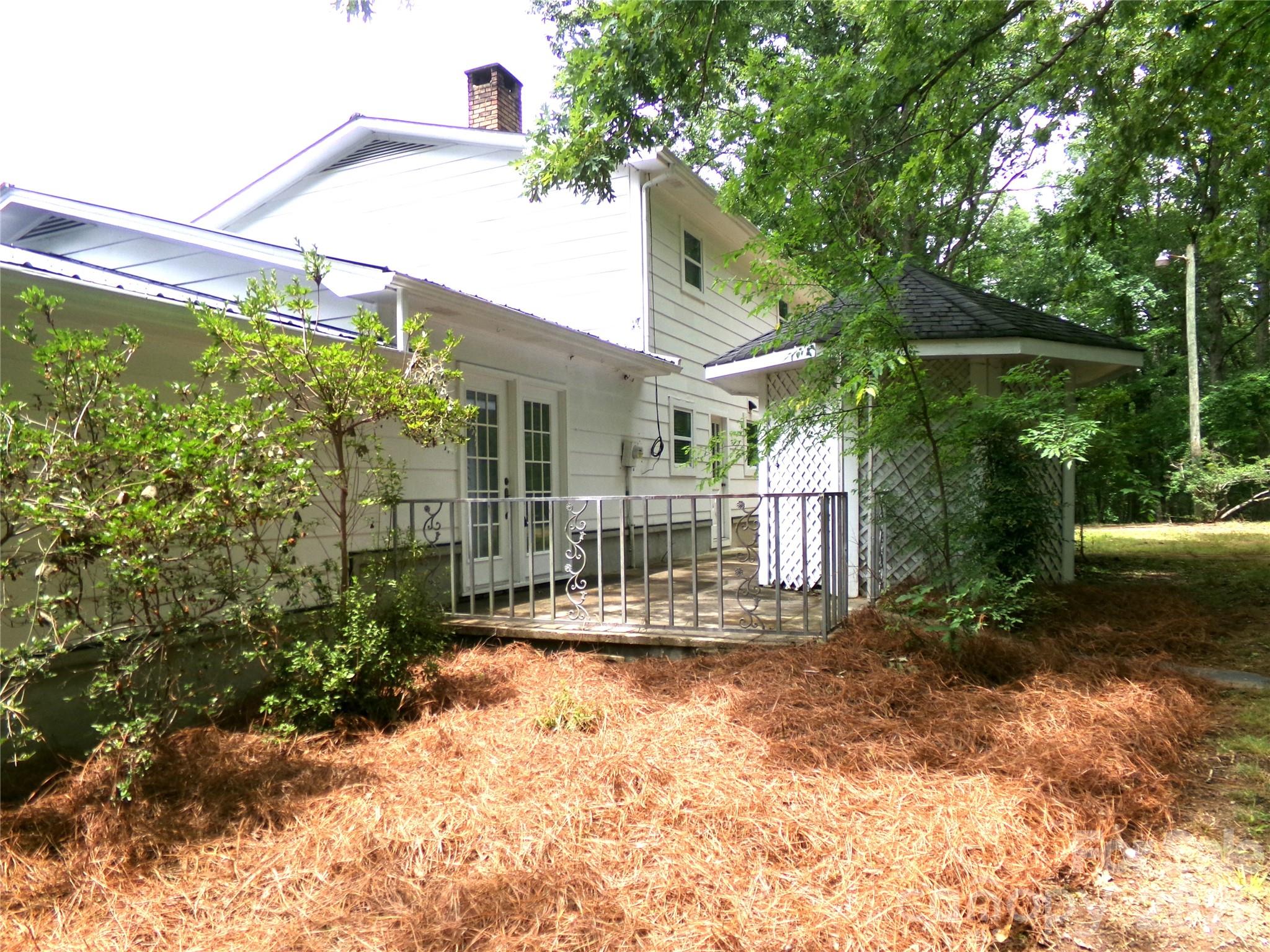 33949 Rocky River Road — Norwood