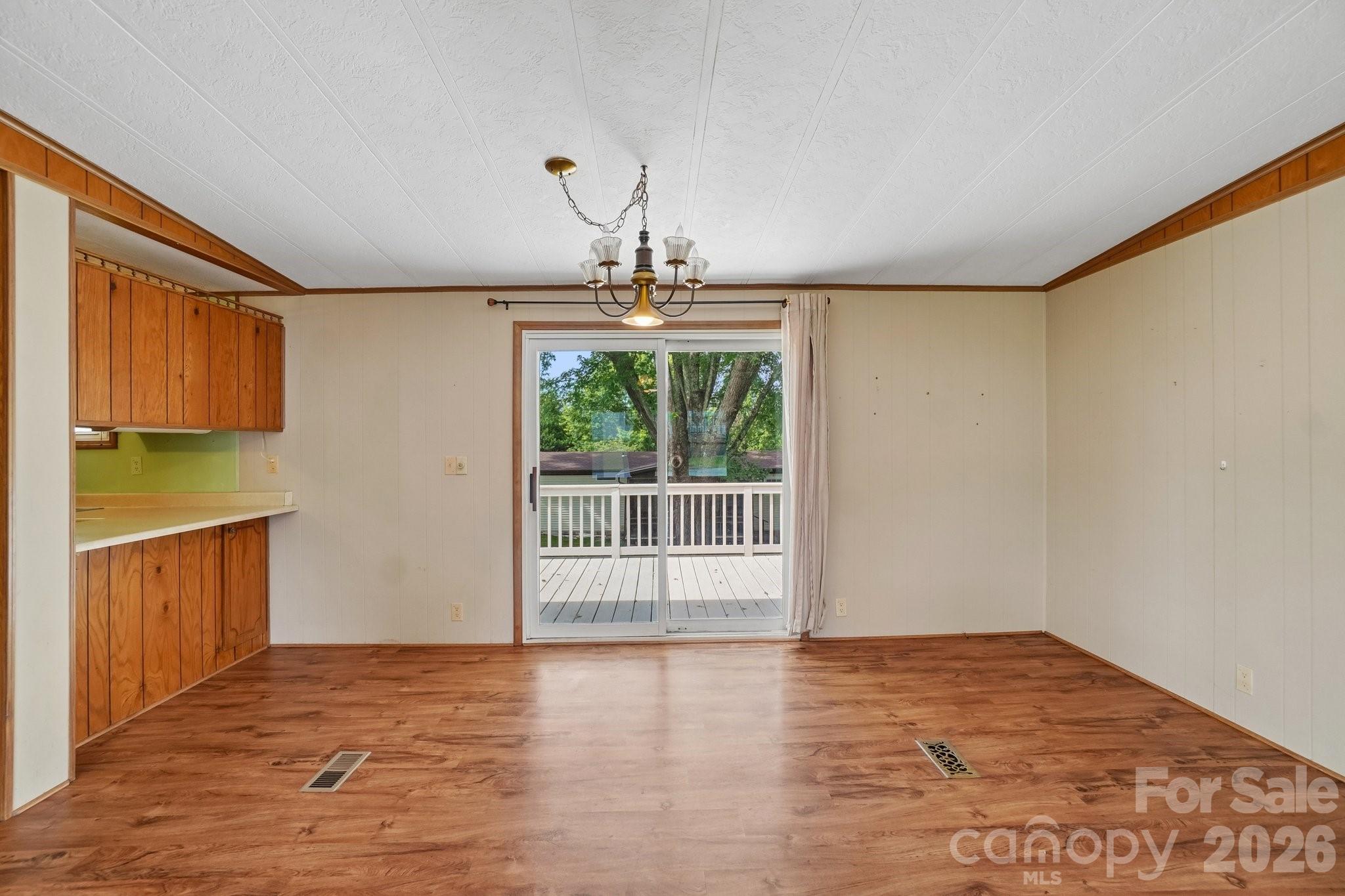 303 Meadowbrook Court — Hendersonville