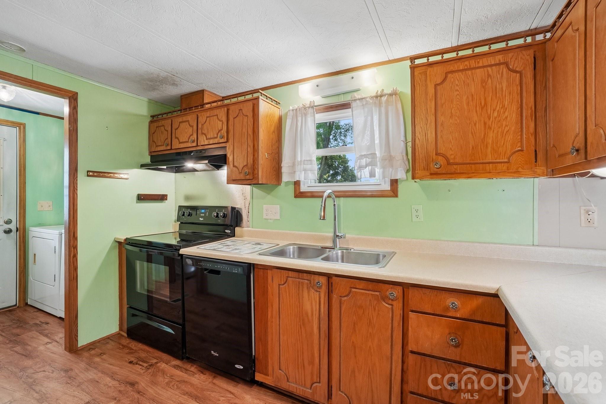303 Meadowbrook Court — Hendersonville
