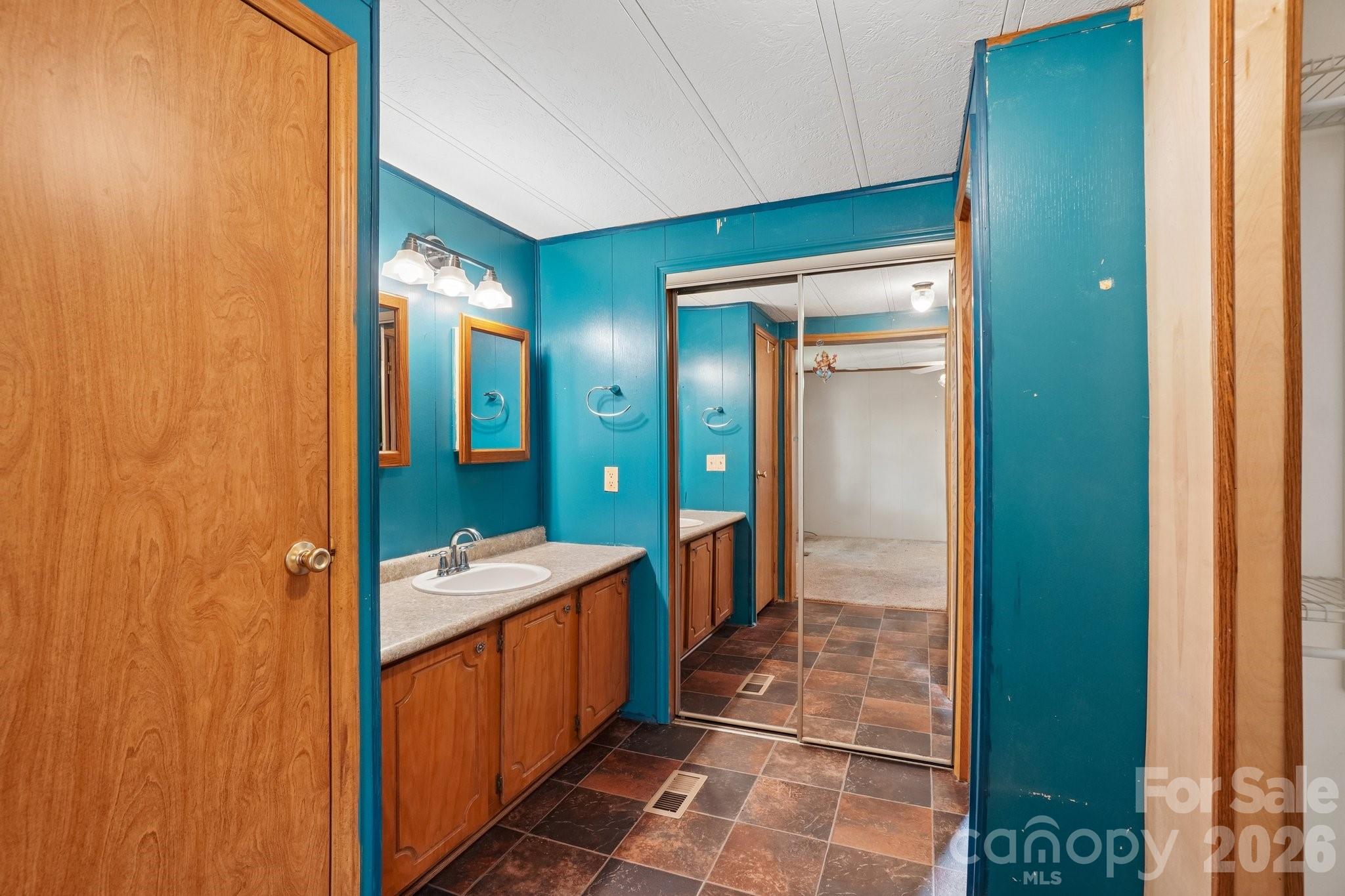 303 Meadowbrook Court — Hendersonville