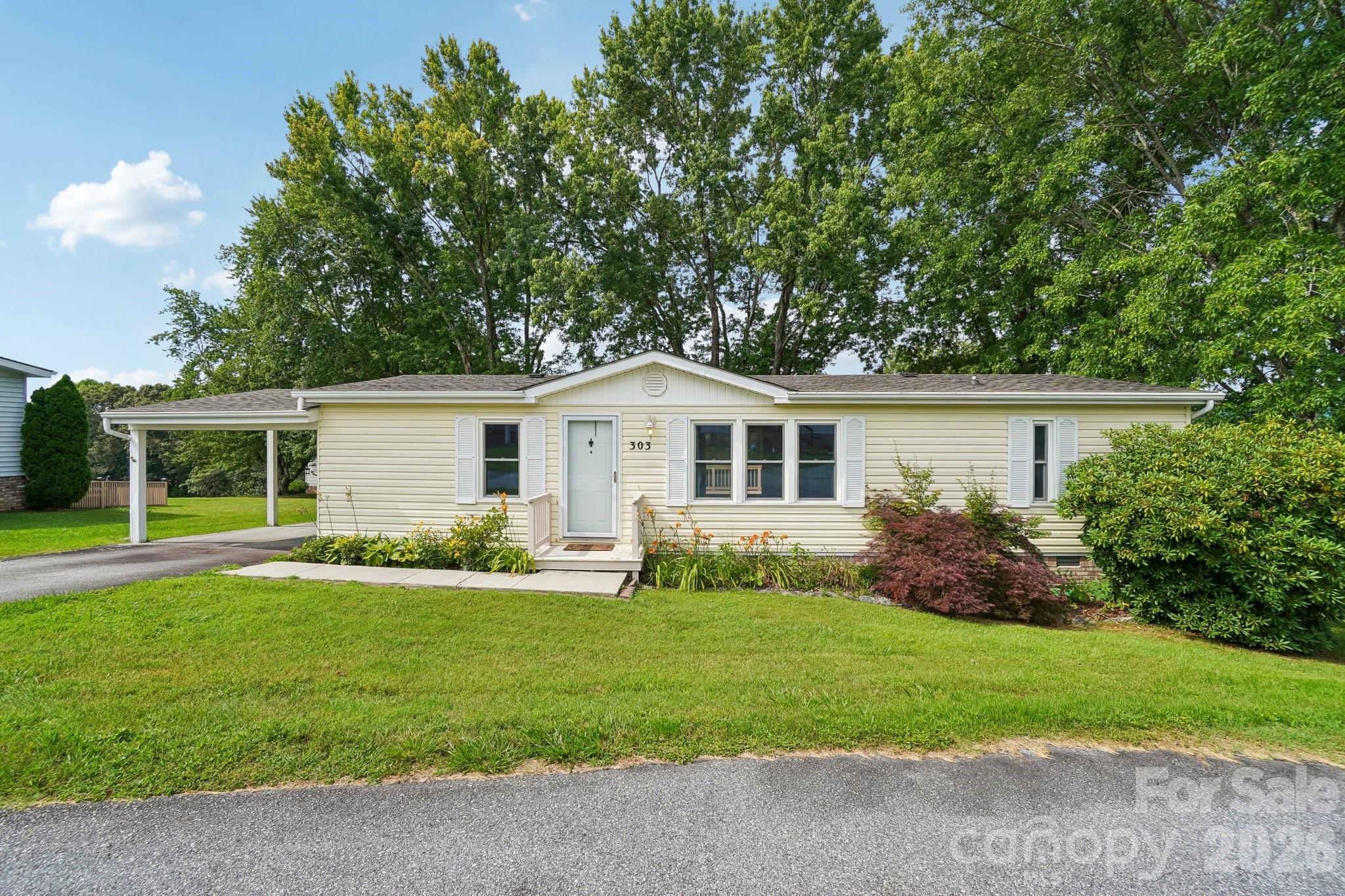 303 Meadowbrook Court — Hendersonville