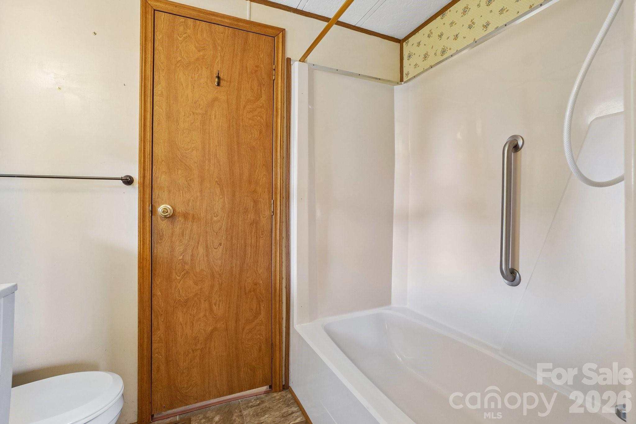 303 Meadowbrook Court — Hendersonville