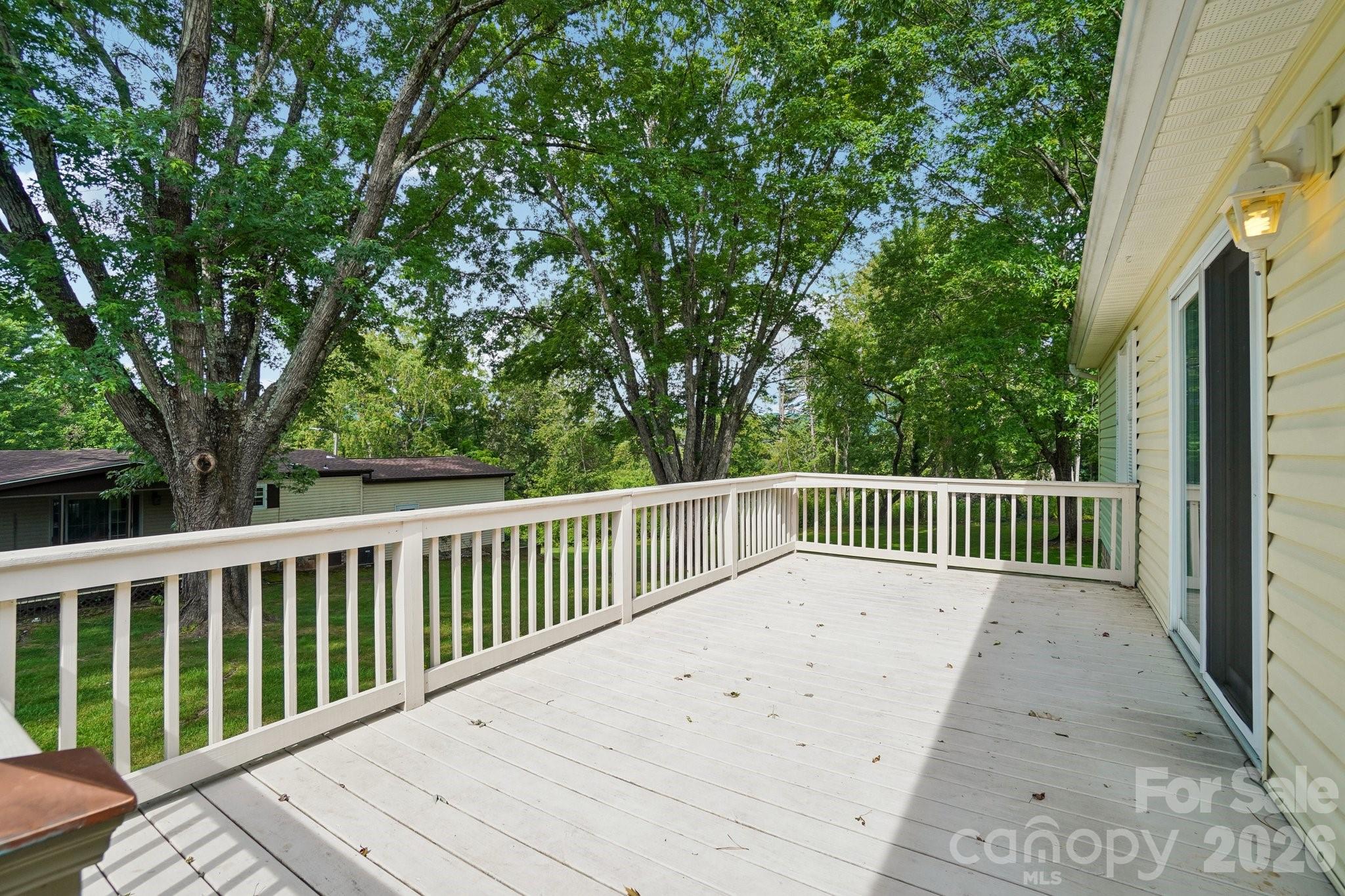 303 Meadowbrook Court — Hendersonville