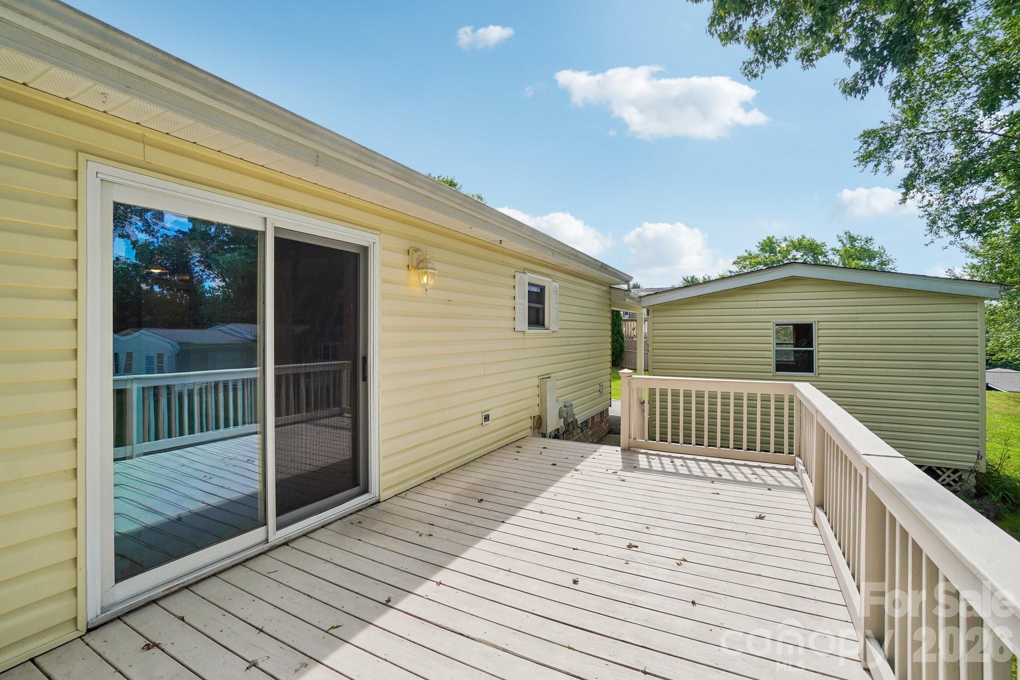 303 Meadowbrook Court — Hendersonville