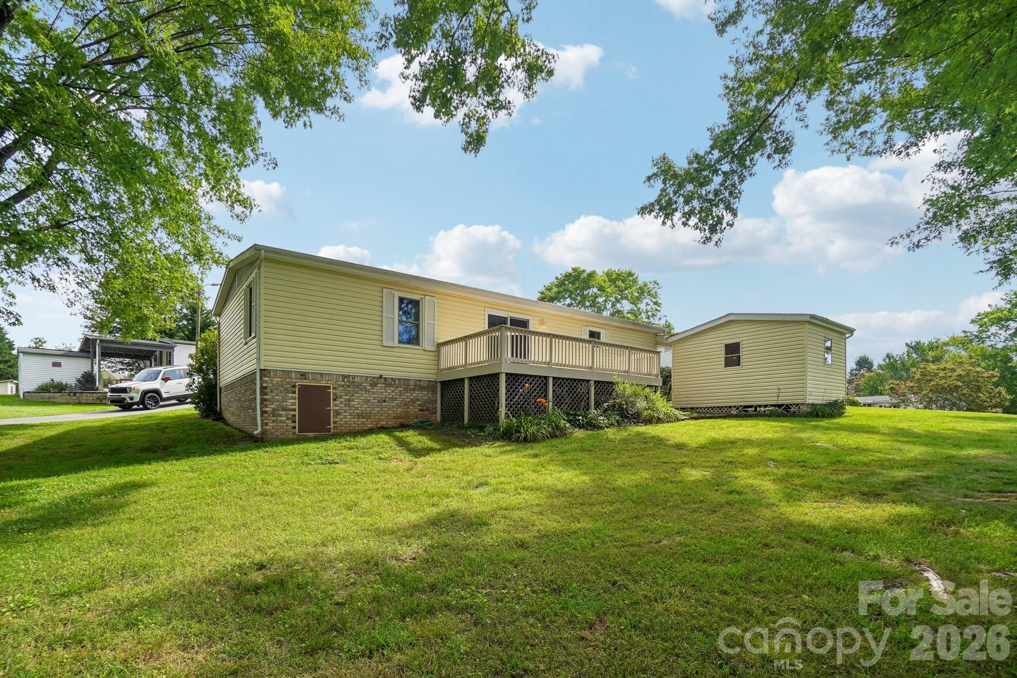 303 Meadowbrook Court — Hendersonville