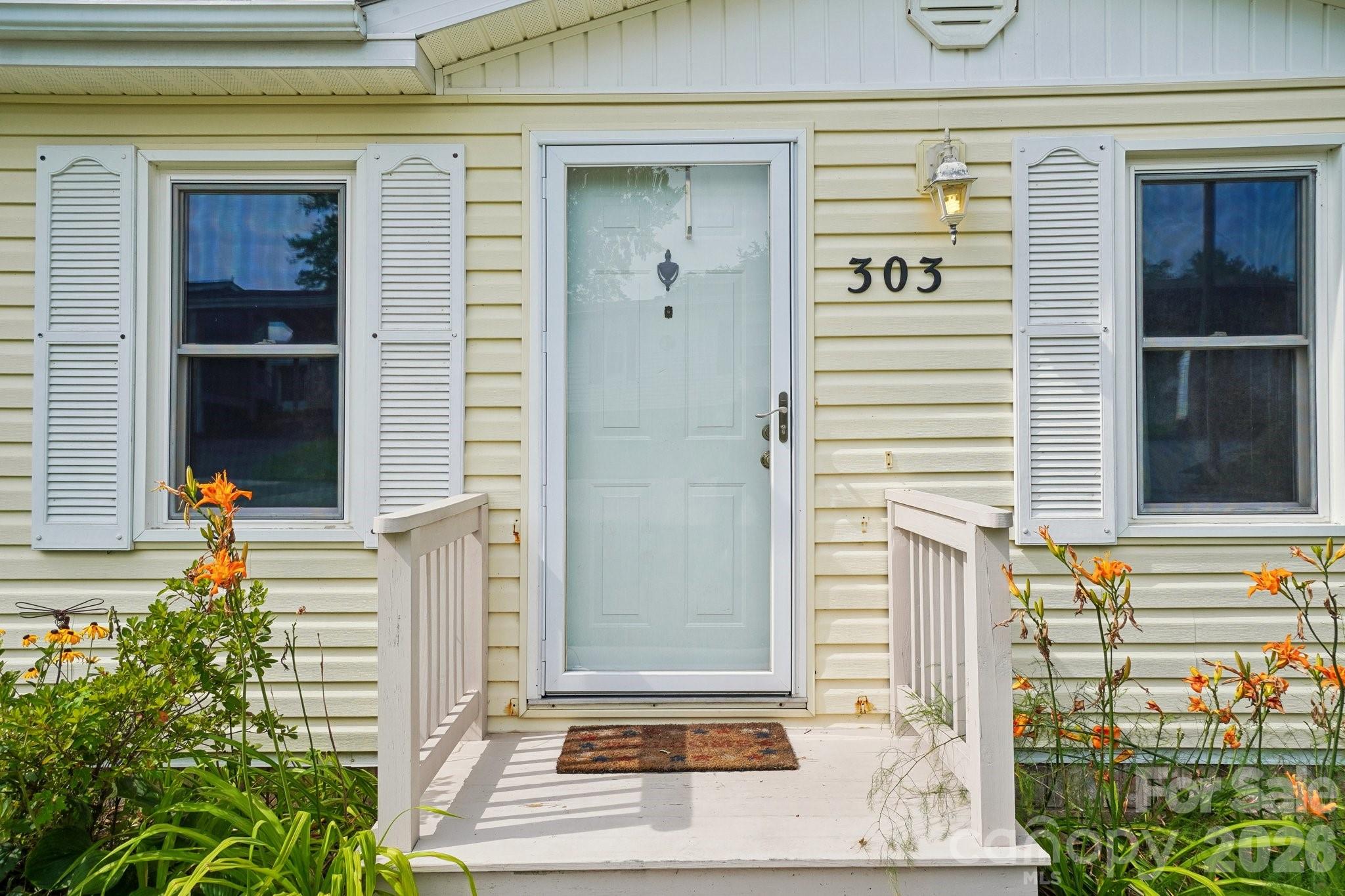 303 Meadowbrook Court — Hendersonville
