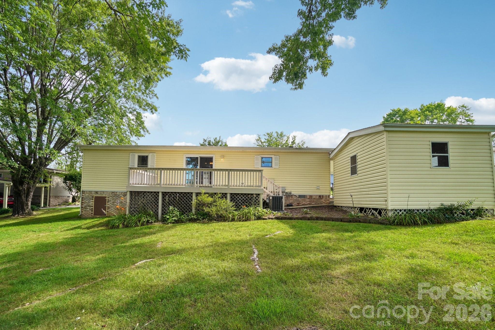 303 Meadowbrook Court — Hendersonville