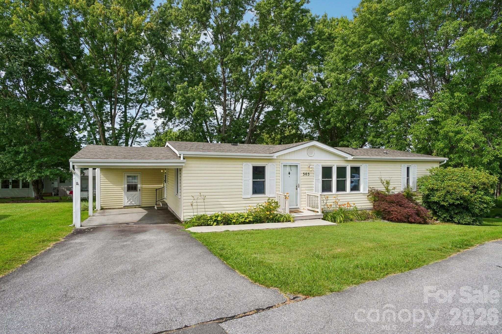 303 Meadowbrook Court — Hendersonville