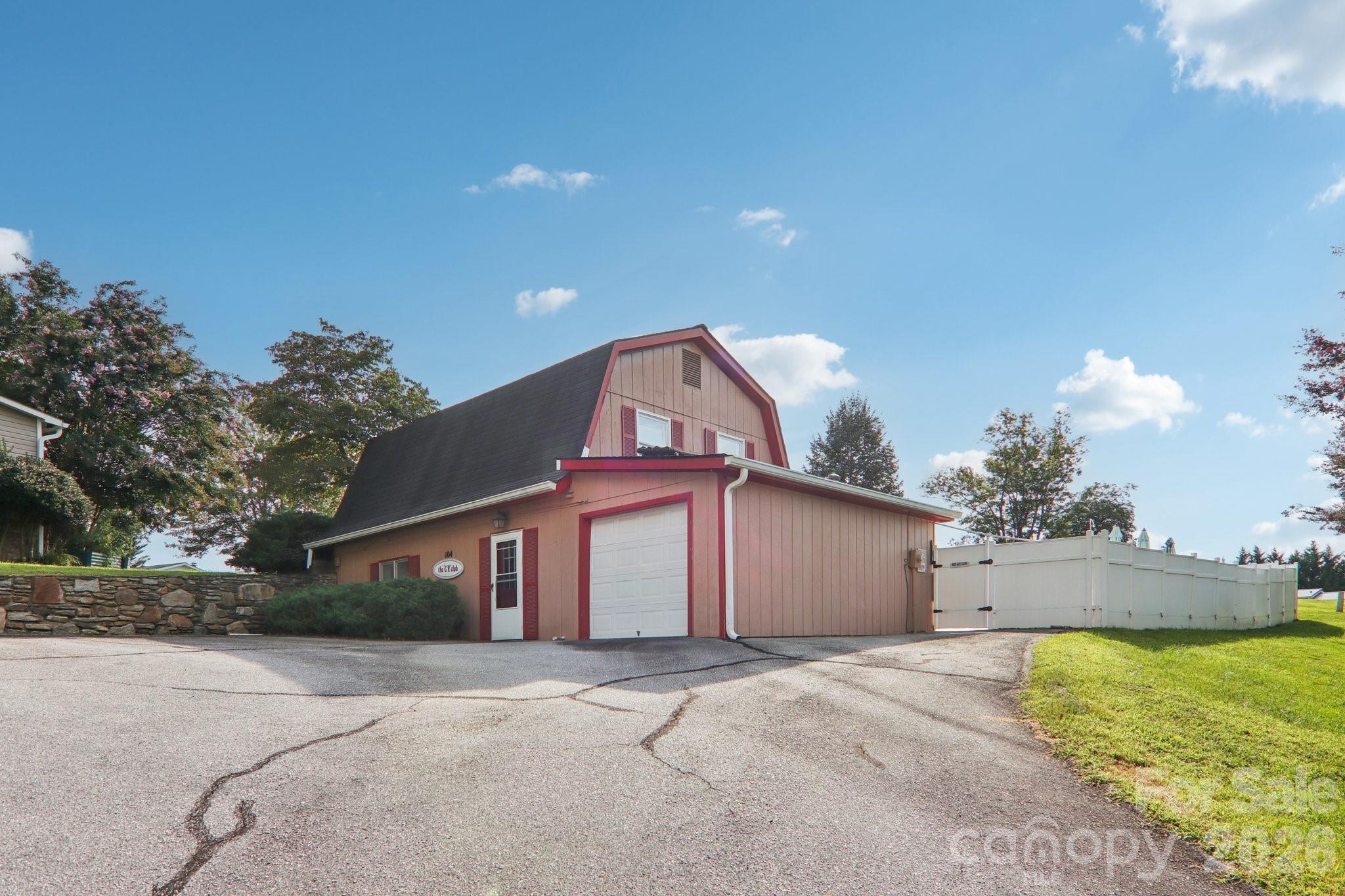 303 Meadowbrook Court — Hendersonville