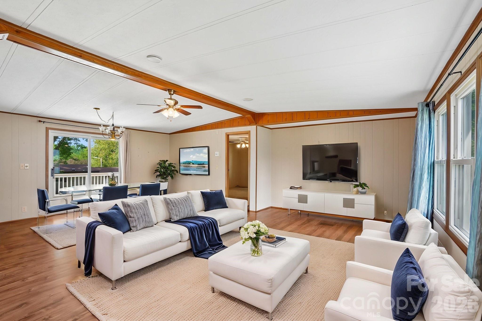 303 Meadowbrook Court — Hendersonville