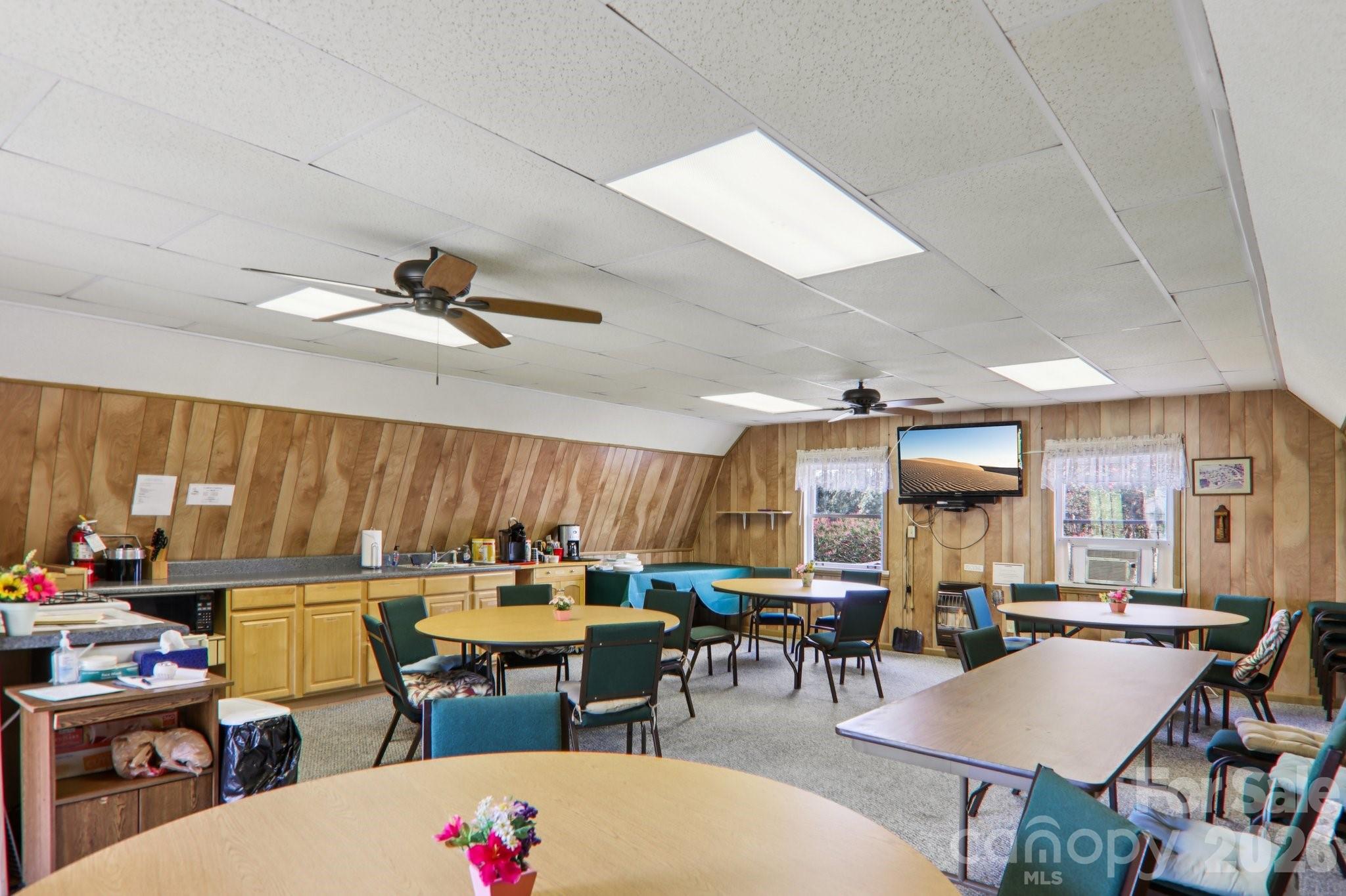 303 Meadowbrook Court — Hendersonville