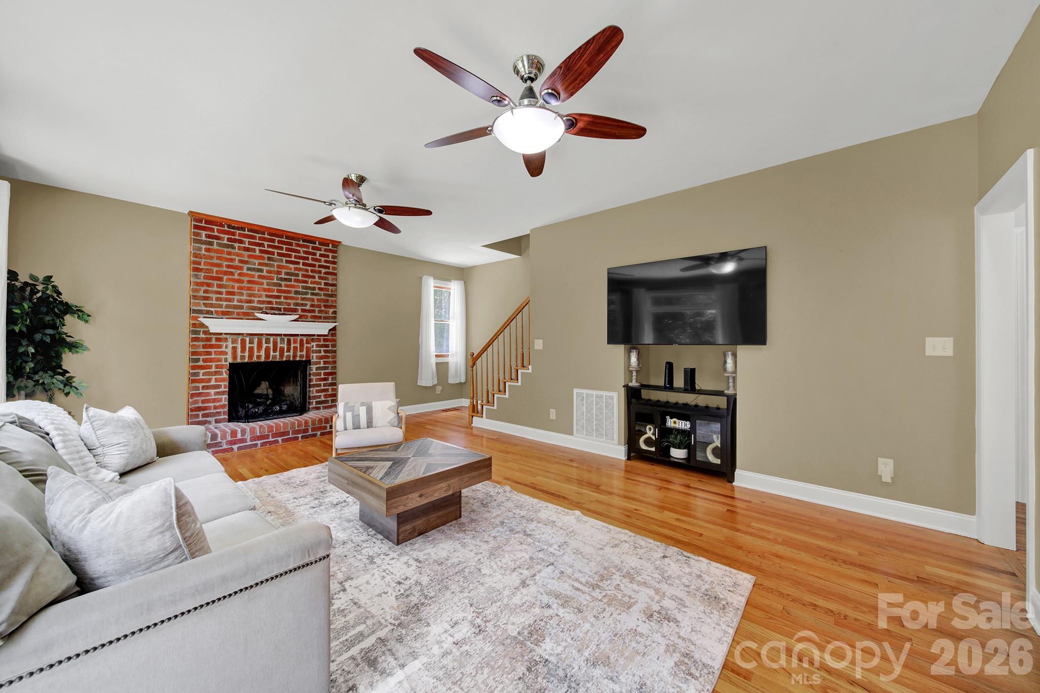 1583 Calder Lane — Clover