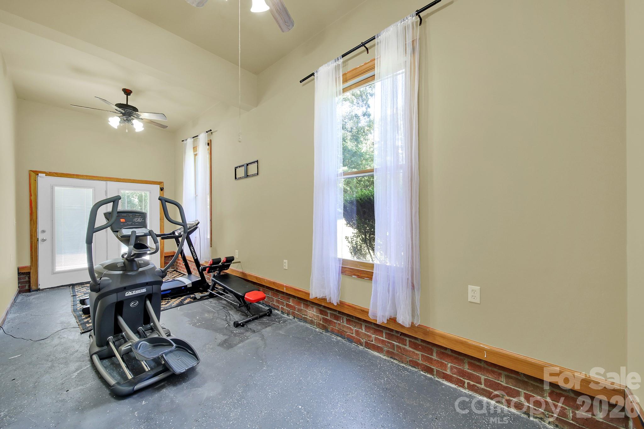1583 Calder Lane — Clover