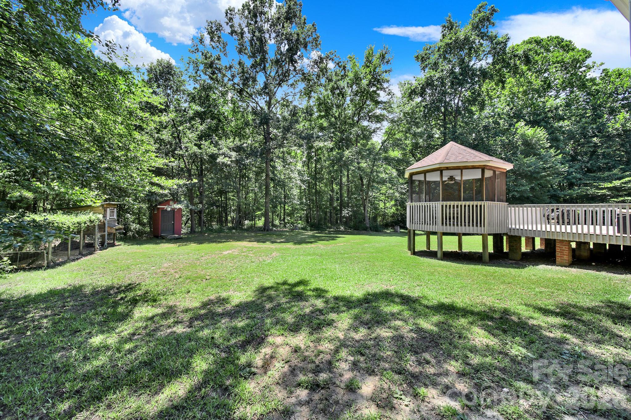 1583 Calder Lane — Clover