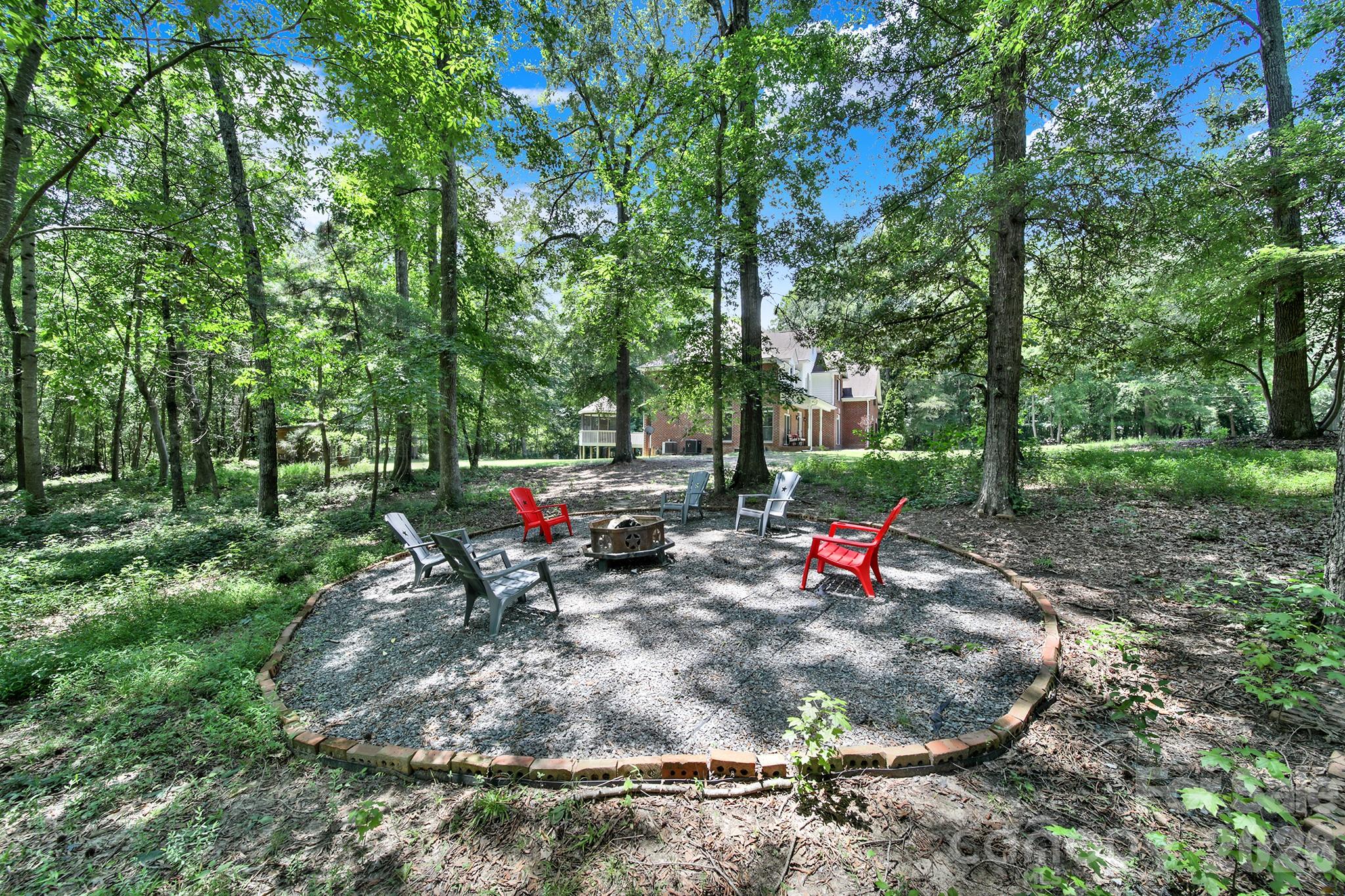 1583 Calder Lane — Clover