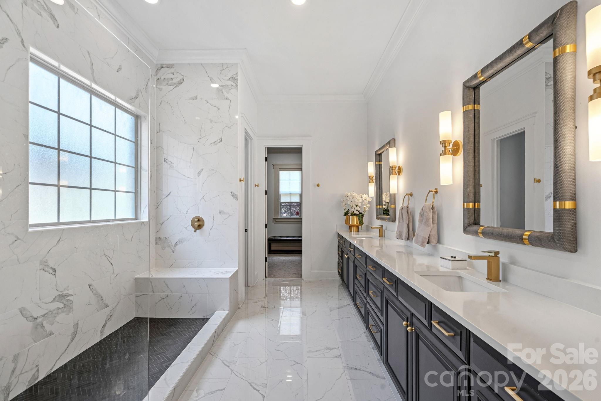 3813 Lakeside Drive — Charlotte