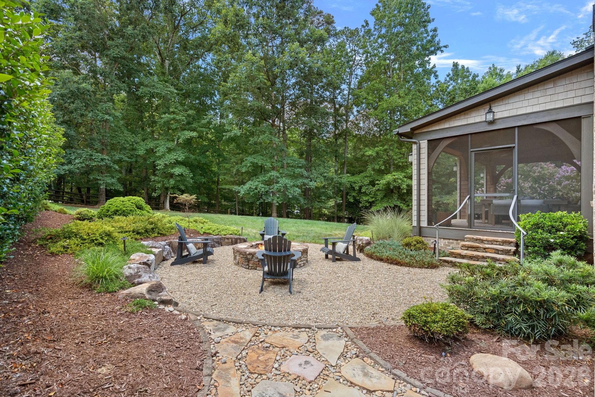 3813 Lakeside Drive — Charlotte