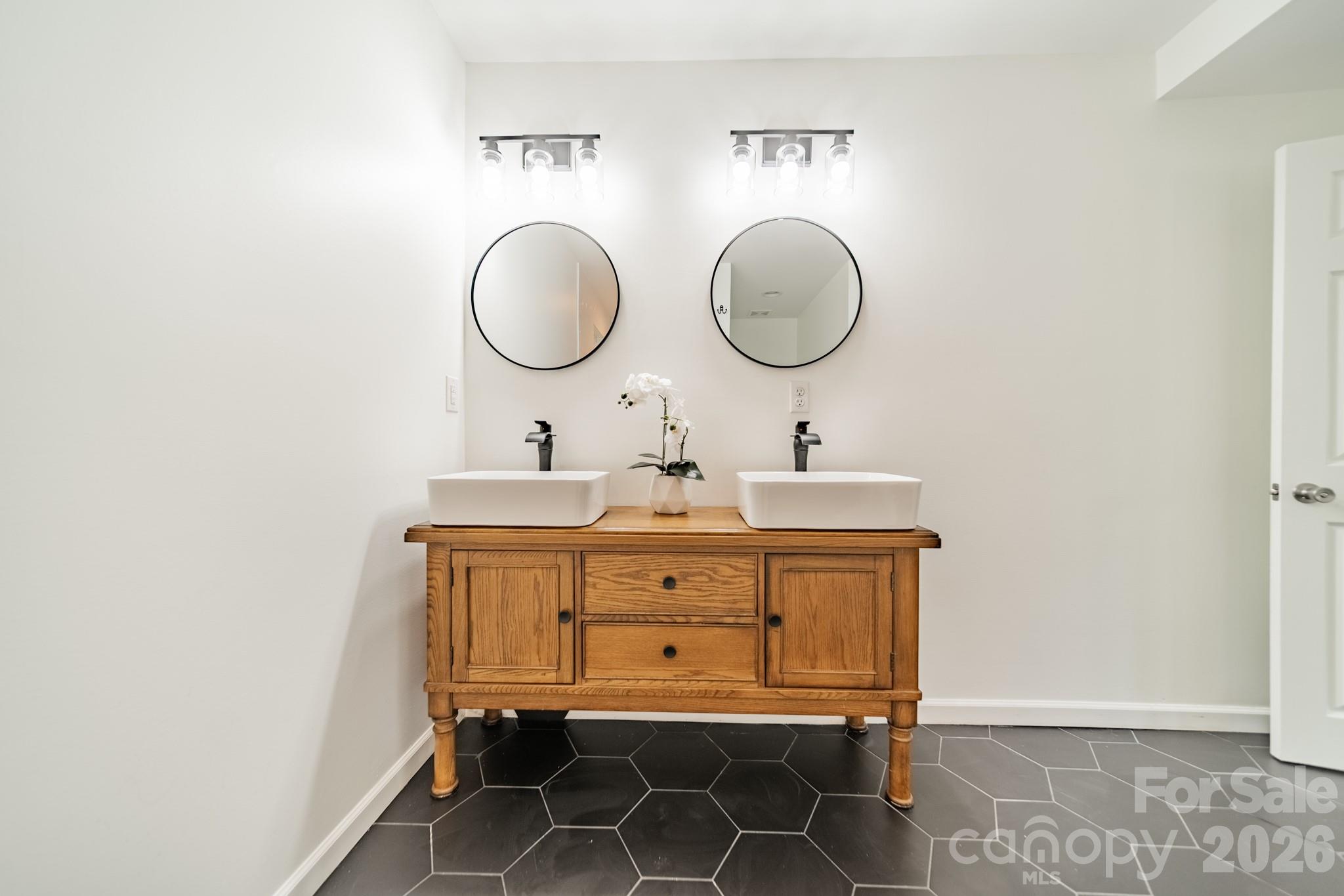 109 W Leroy Street — Fort Mill
