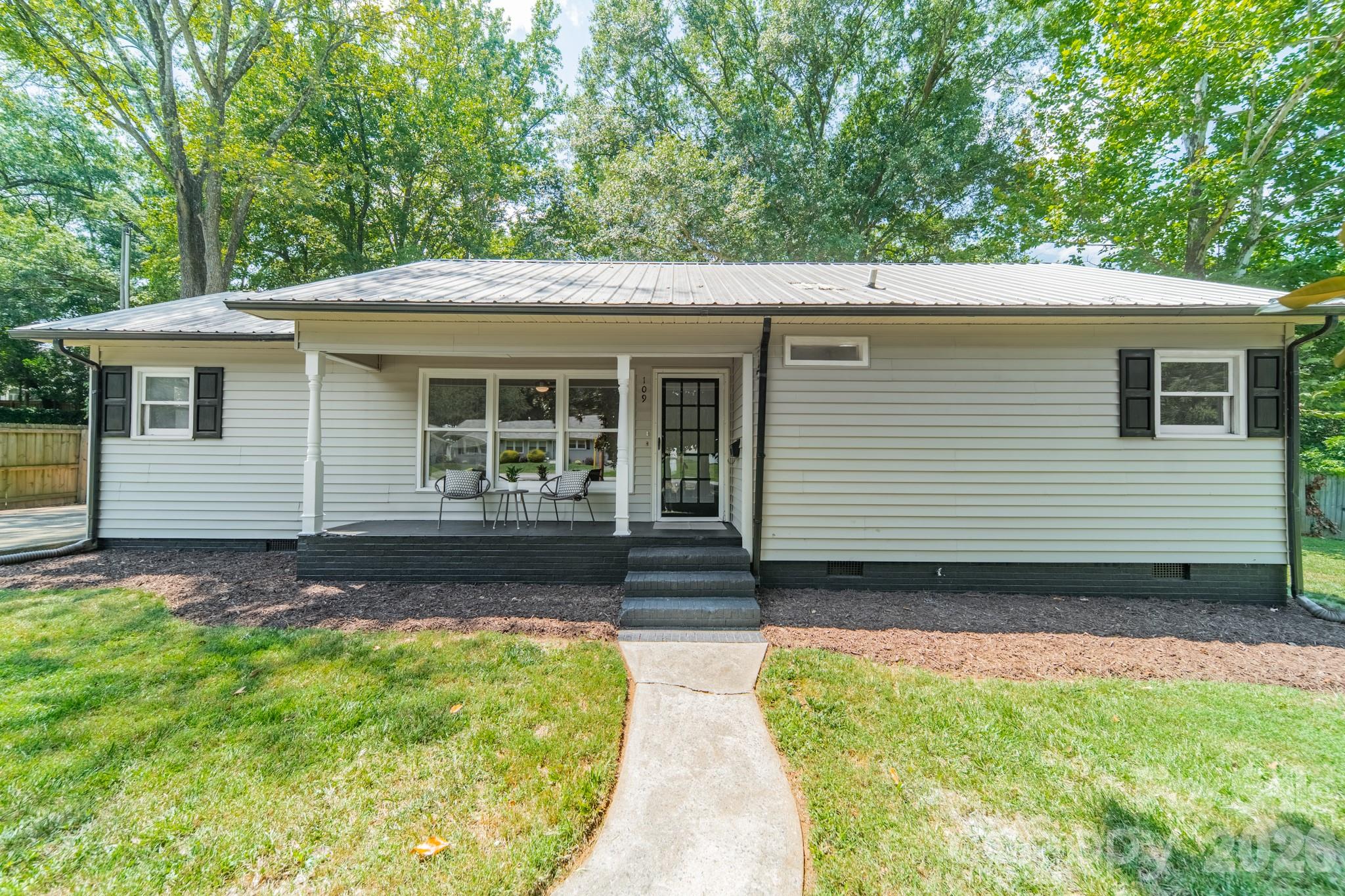 109 W Leroy Street — Fort Mill