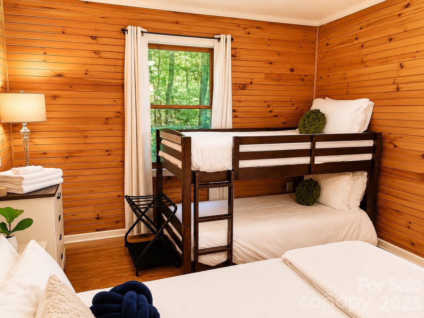 721 Bear Creek Lane — Saluda