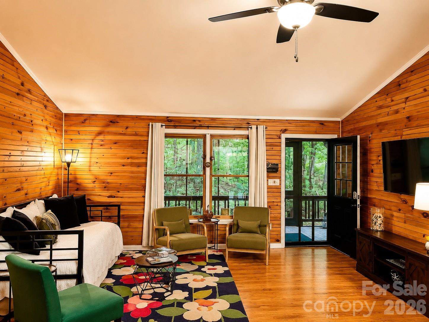 721 Bear Creek Lane — Saluda