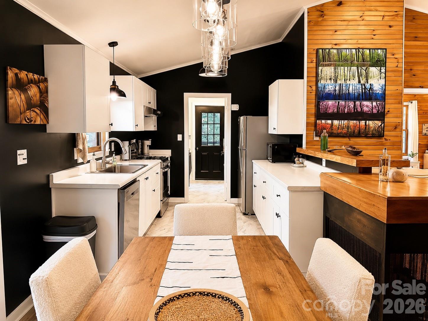 721 Bear Creek Lane — Saluda
