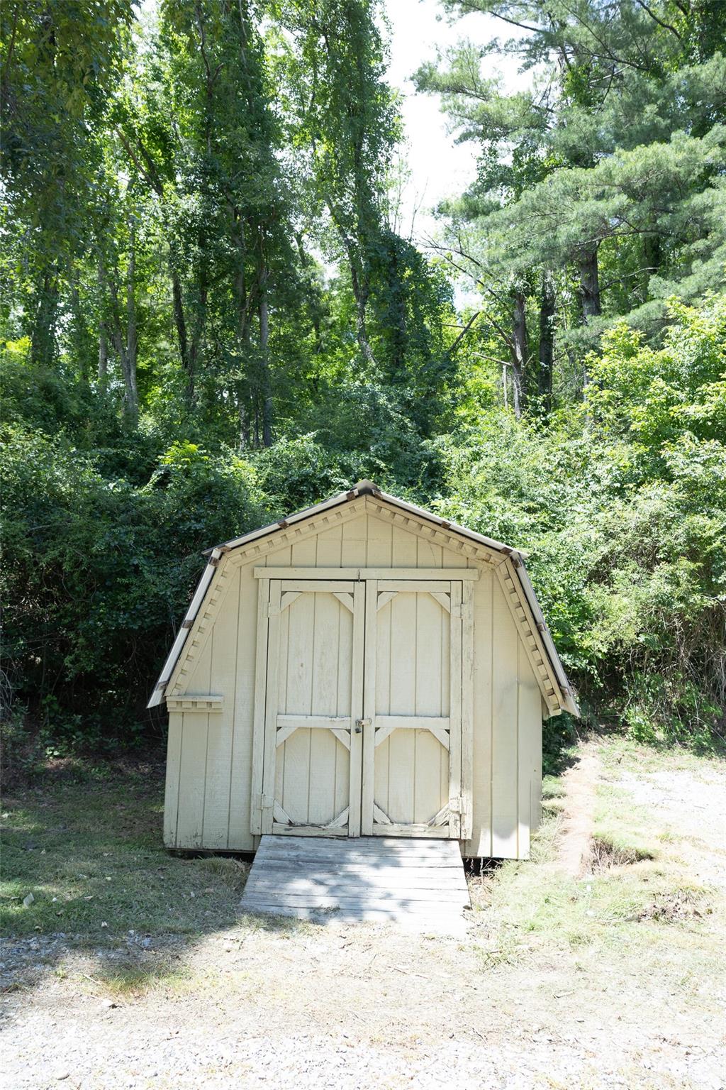 157 Berry Street — Spruce Pine