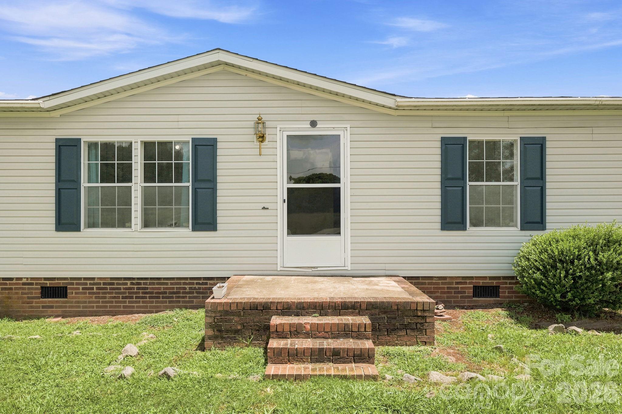 2299 Dellinger Drive — Newton