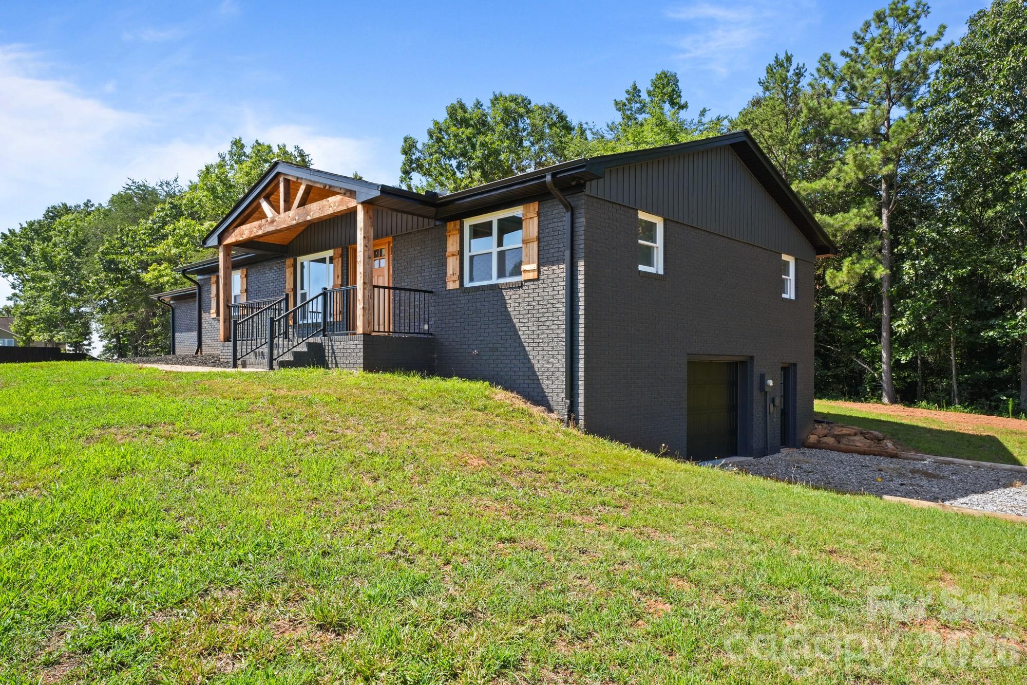 1411 W V Thompson Road — Rutherfordton
