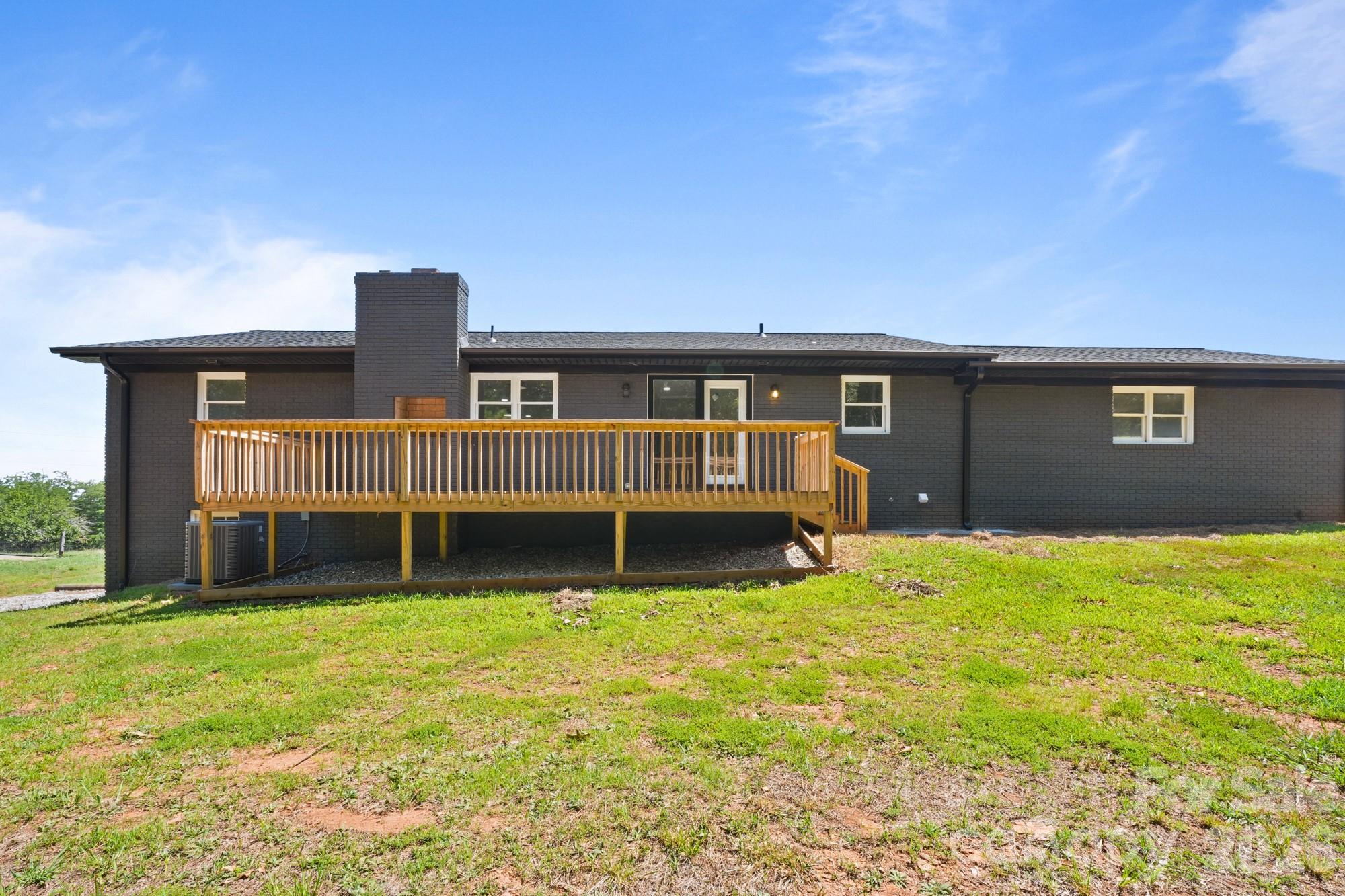 1411 W V Thompson Road — Rutherfordton