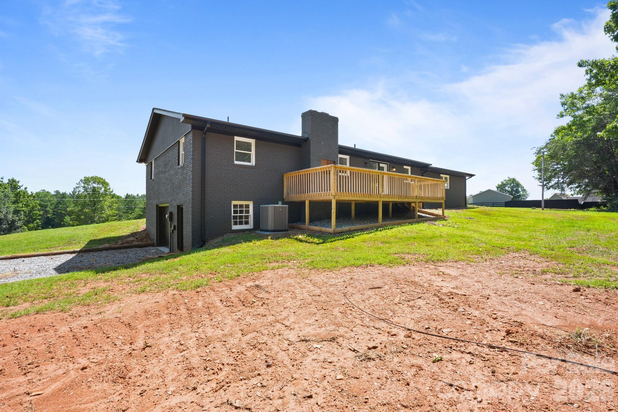 1411 W V Thompson Road — Rutherfordton