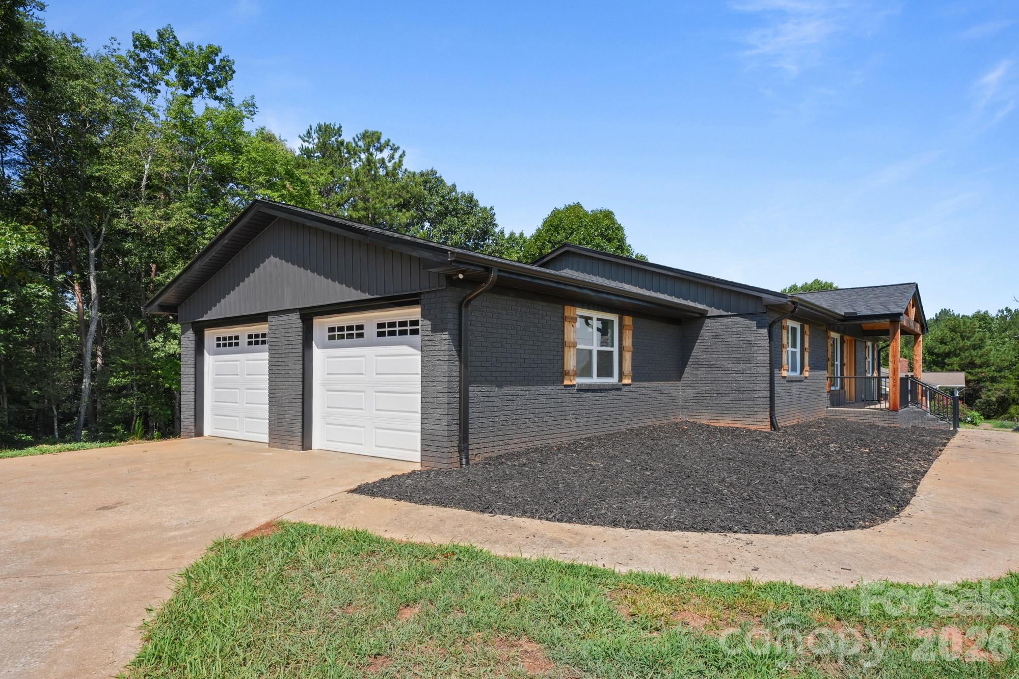 1411 W V Thompson Road — Rutherfordton