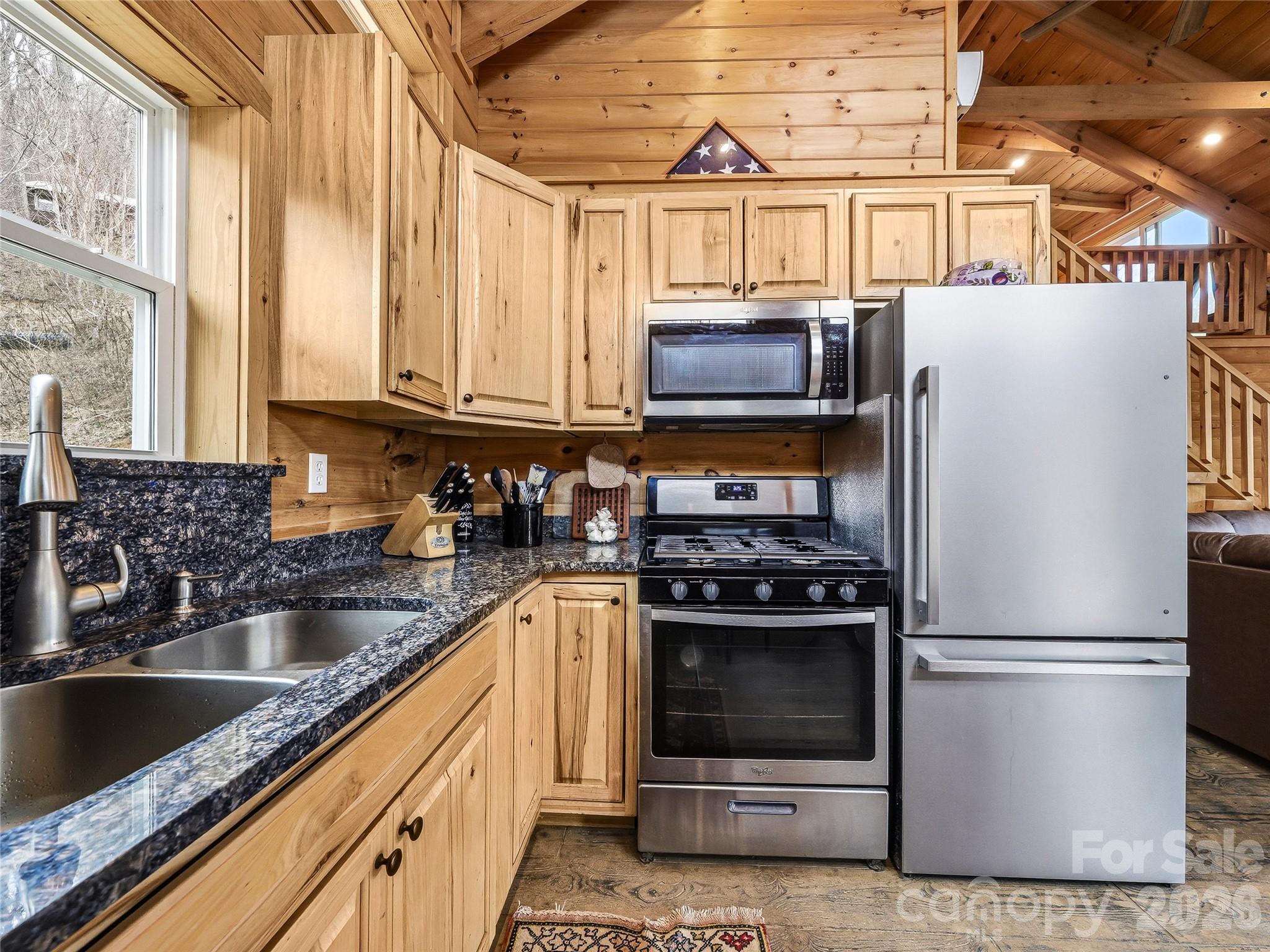 131 White Oak Way — Hot Springs