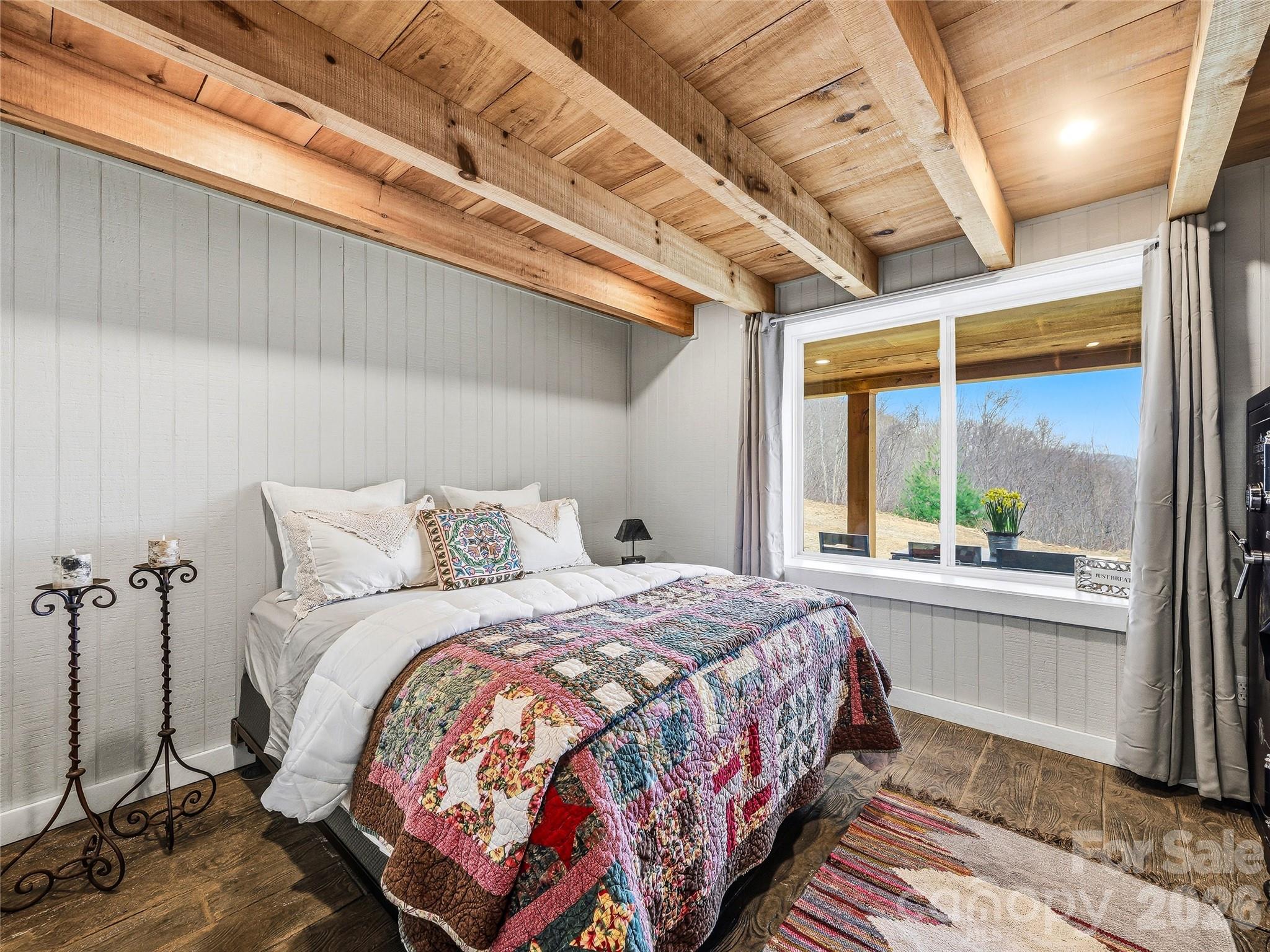 131 White Oak Way — Hot Springs