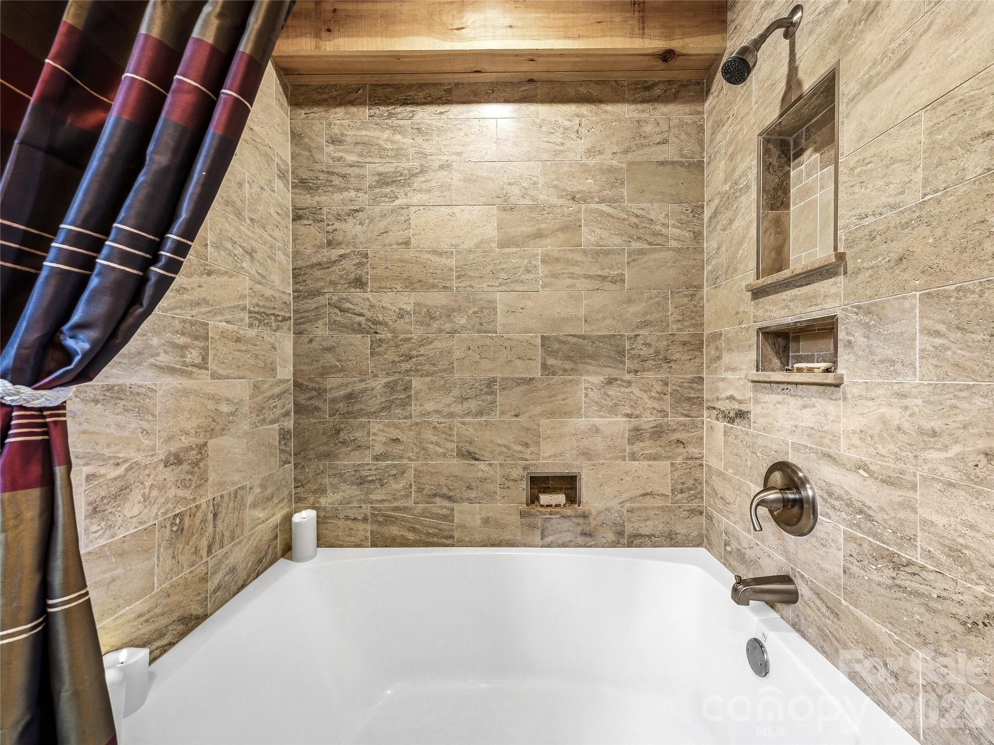 131 White Oak Way — Hot Springs