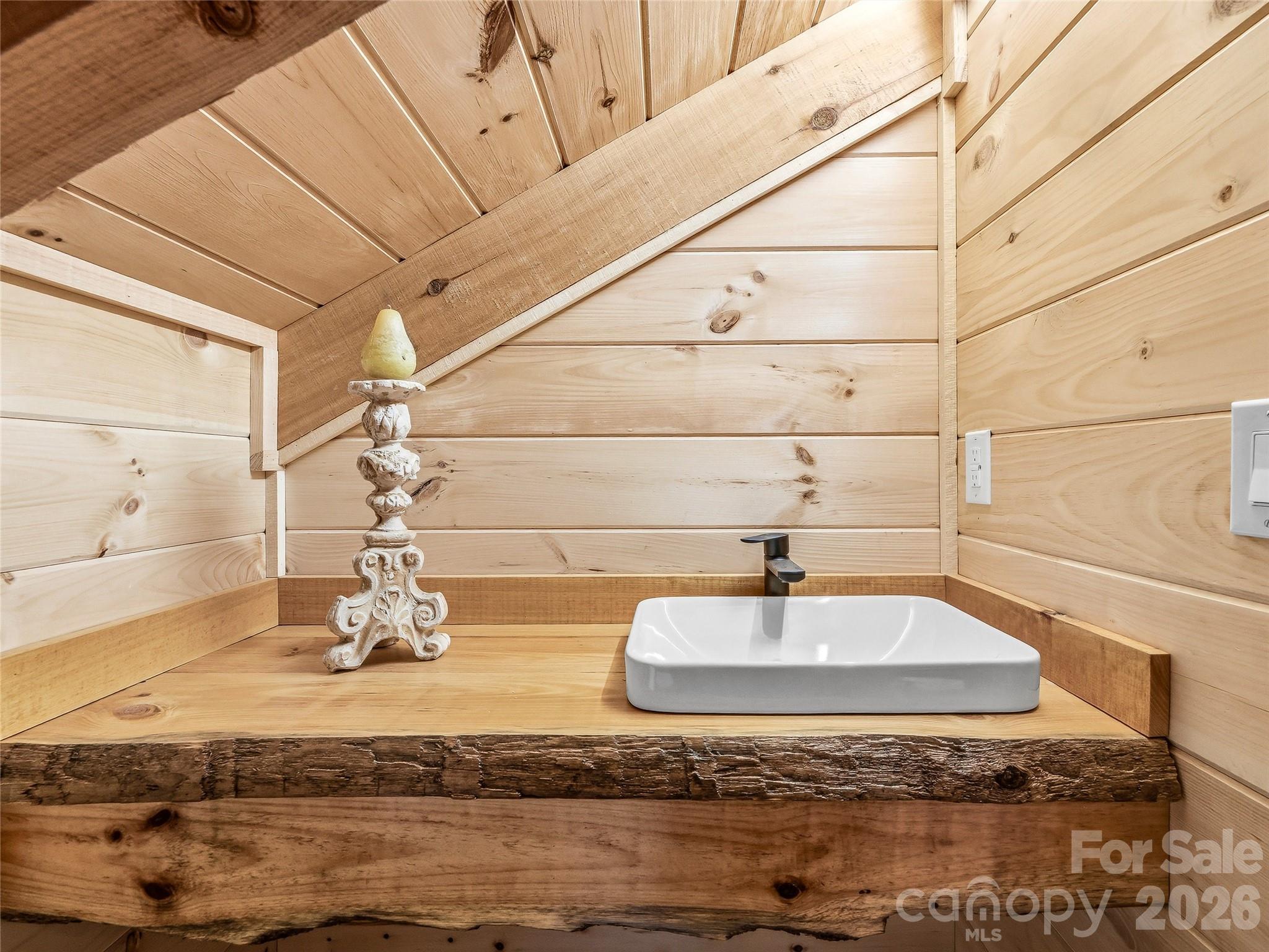 131 White Oak Way — Hot Springs