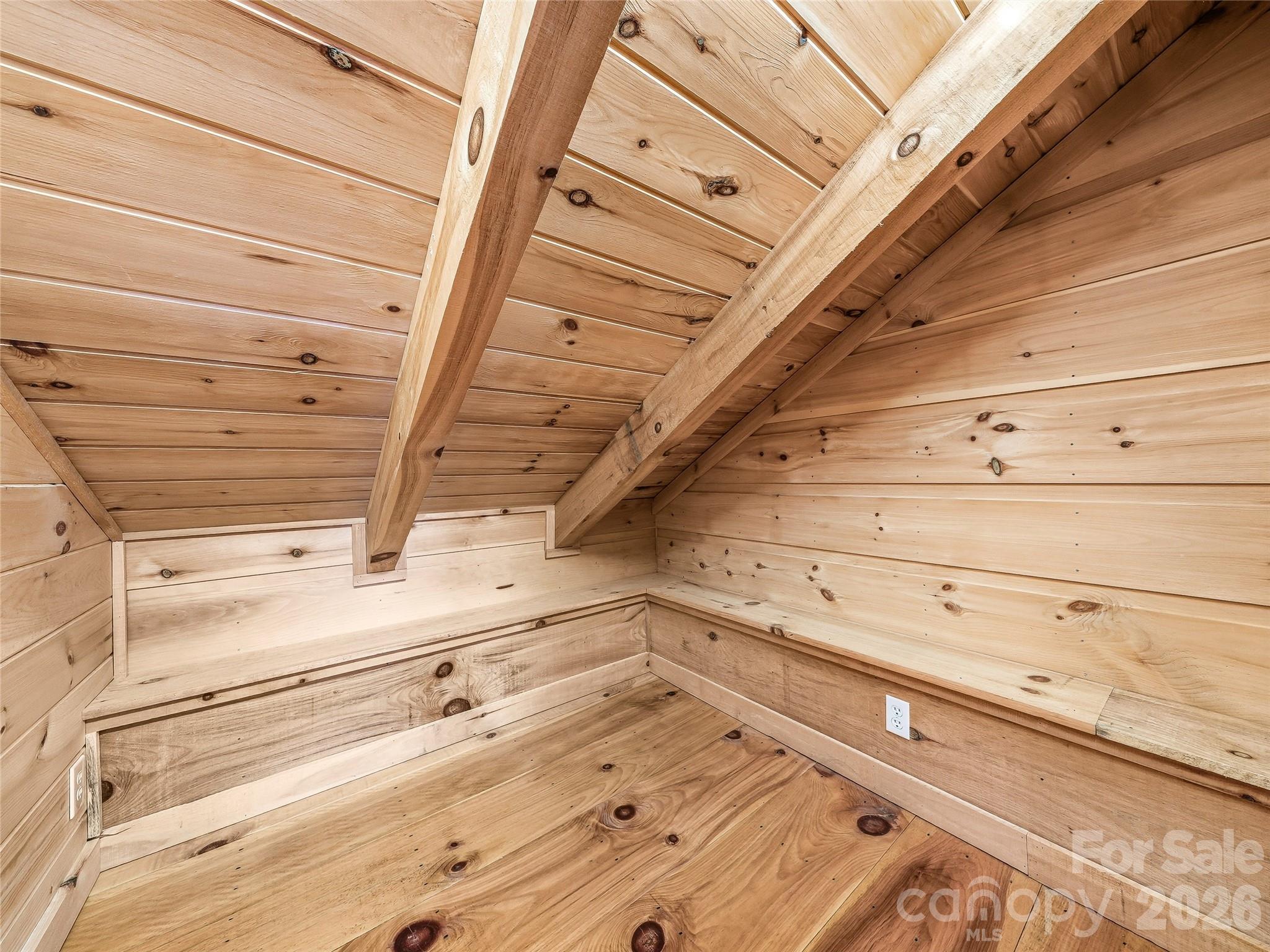 131 White Oak Way — Hot Springs
