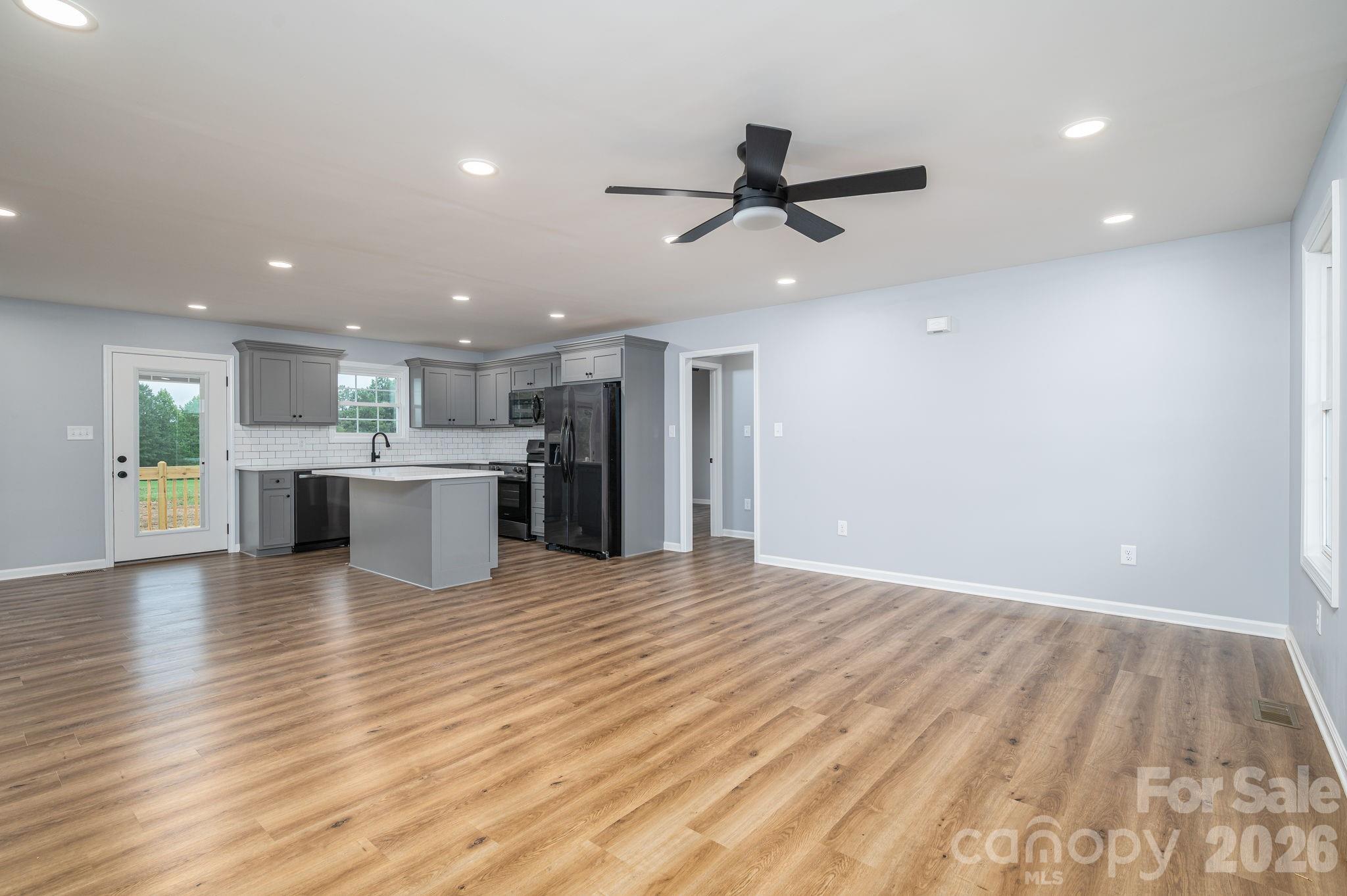 307 Northbrook III School Road — Vale