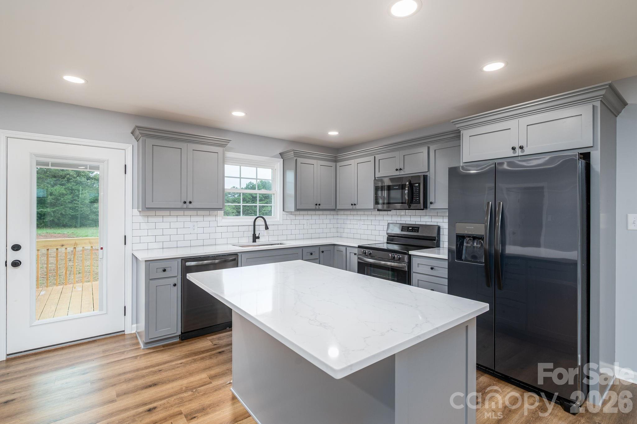 307 Northbrook III School Road — Vale
