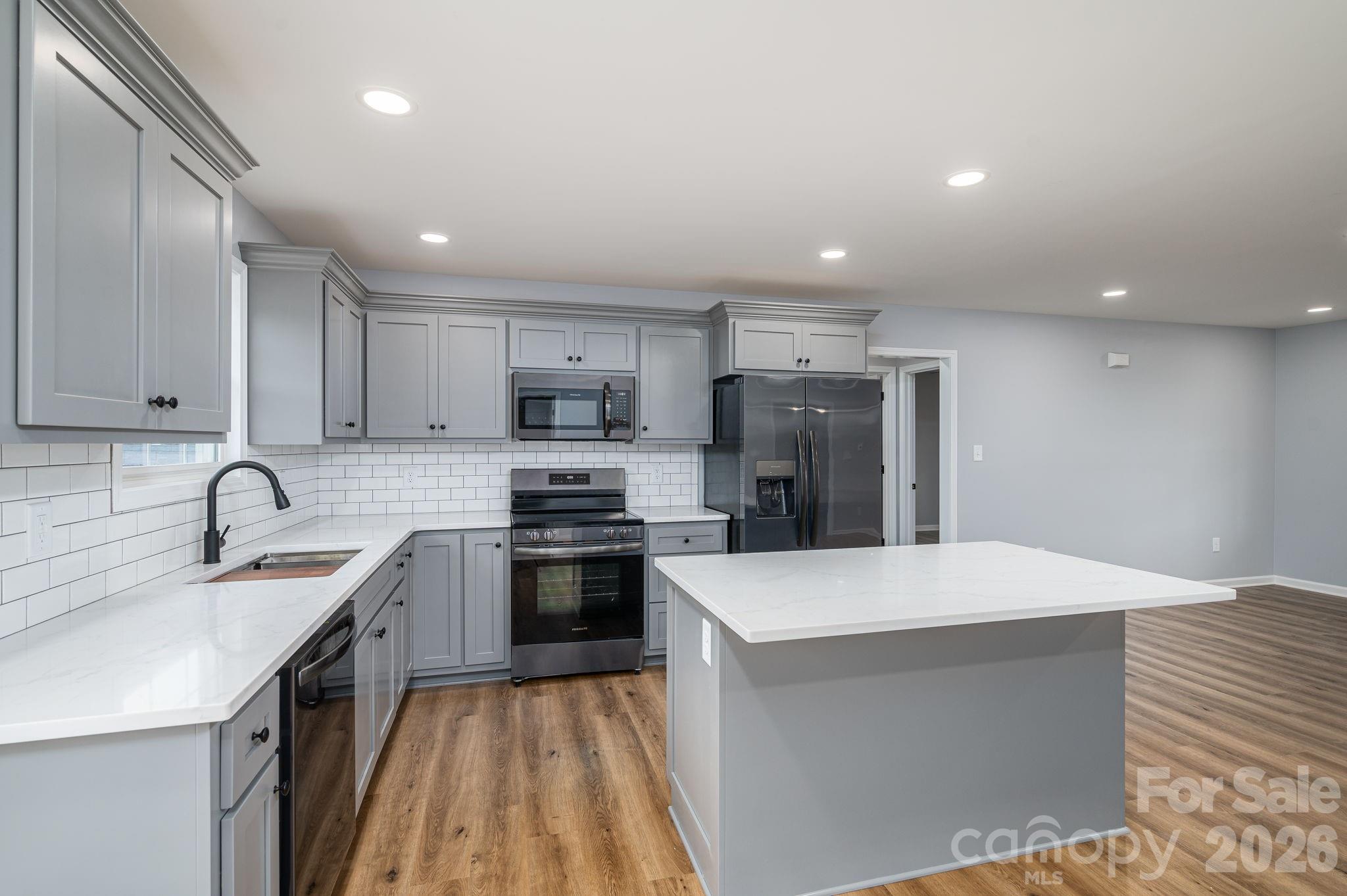 307 Northbrook III School Road — Vale