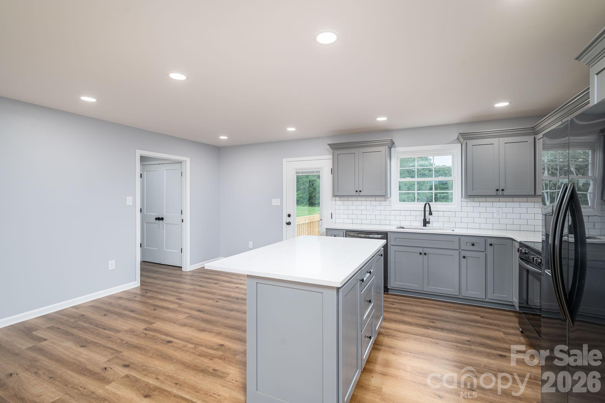 307 Northbrook III School Road — Vale