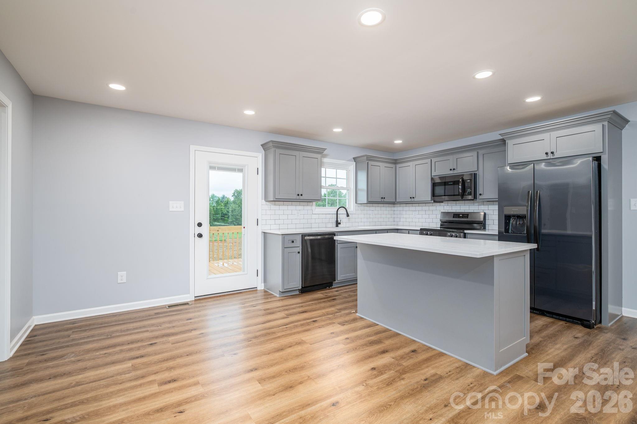 307 Northbrook III School Road — Vale