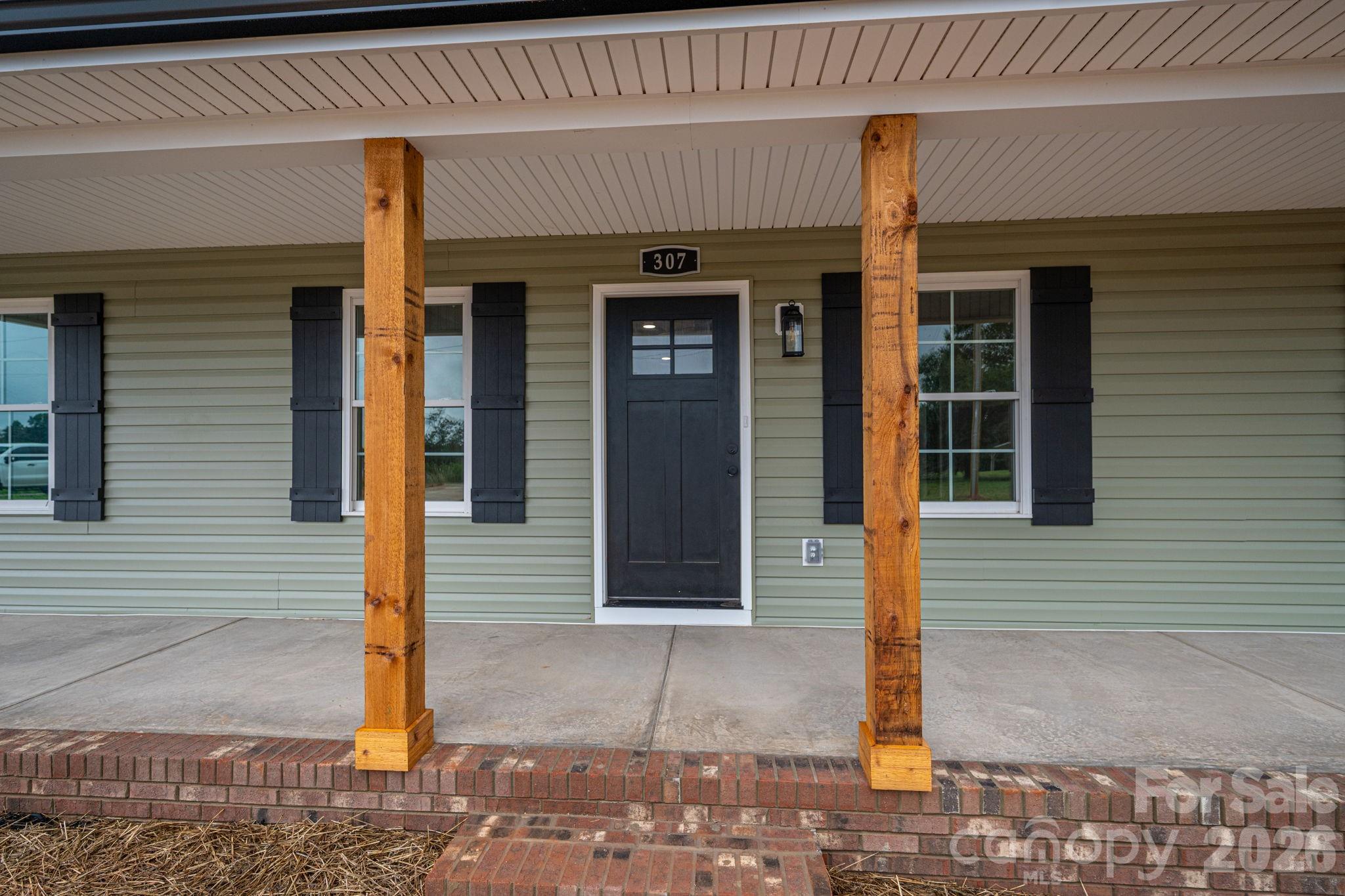 307 Northbrook III School Road — Vale