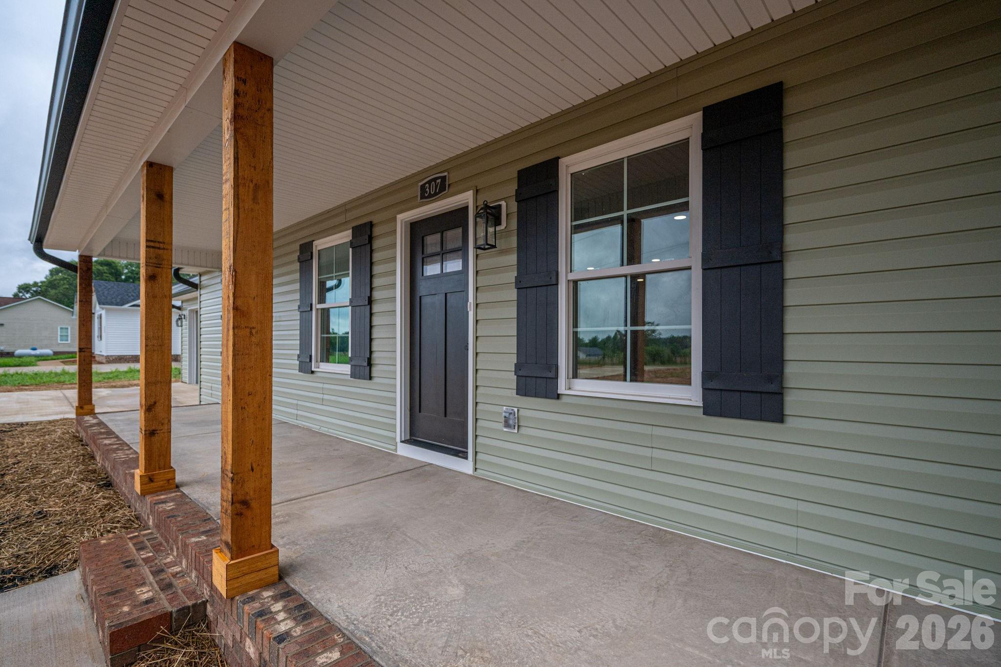307 Northbrook III School Road — Vale